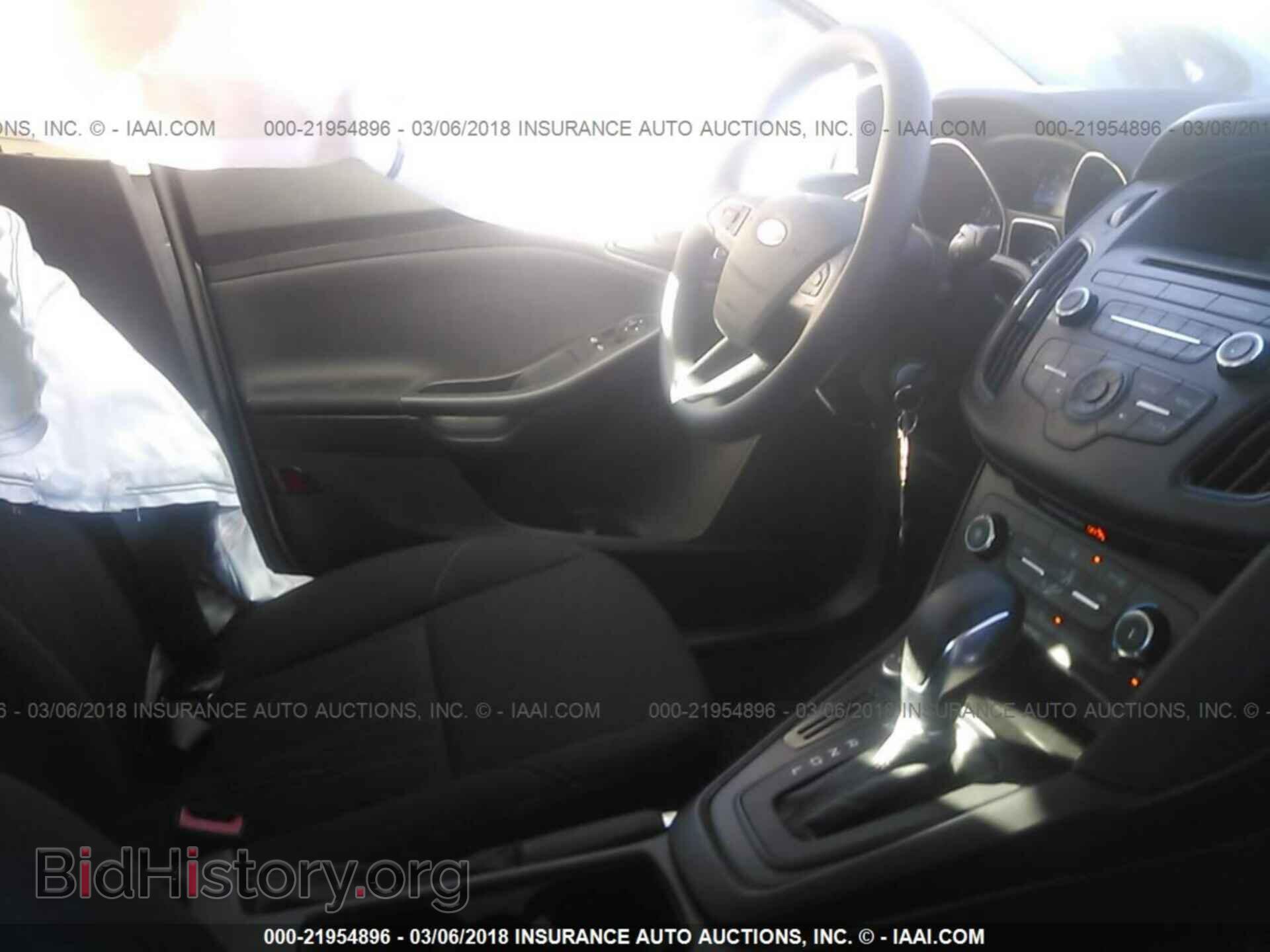 2017 Ford Focus - VIN: 1FADP3E25HL344657 - Photo 5