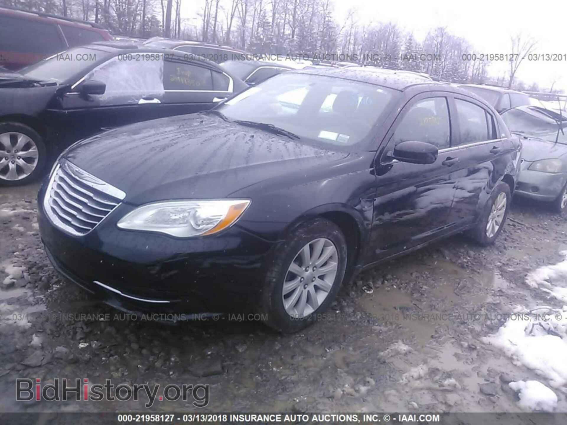 2013 Chrysler 200 - VIN: 1C3CCBBG6DN532263 - Фото 2