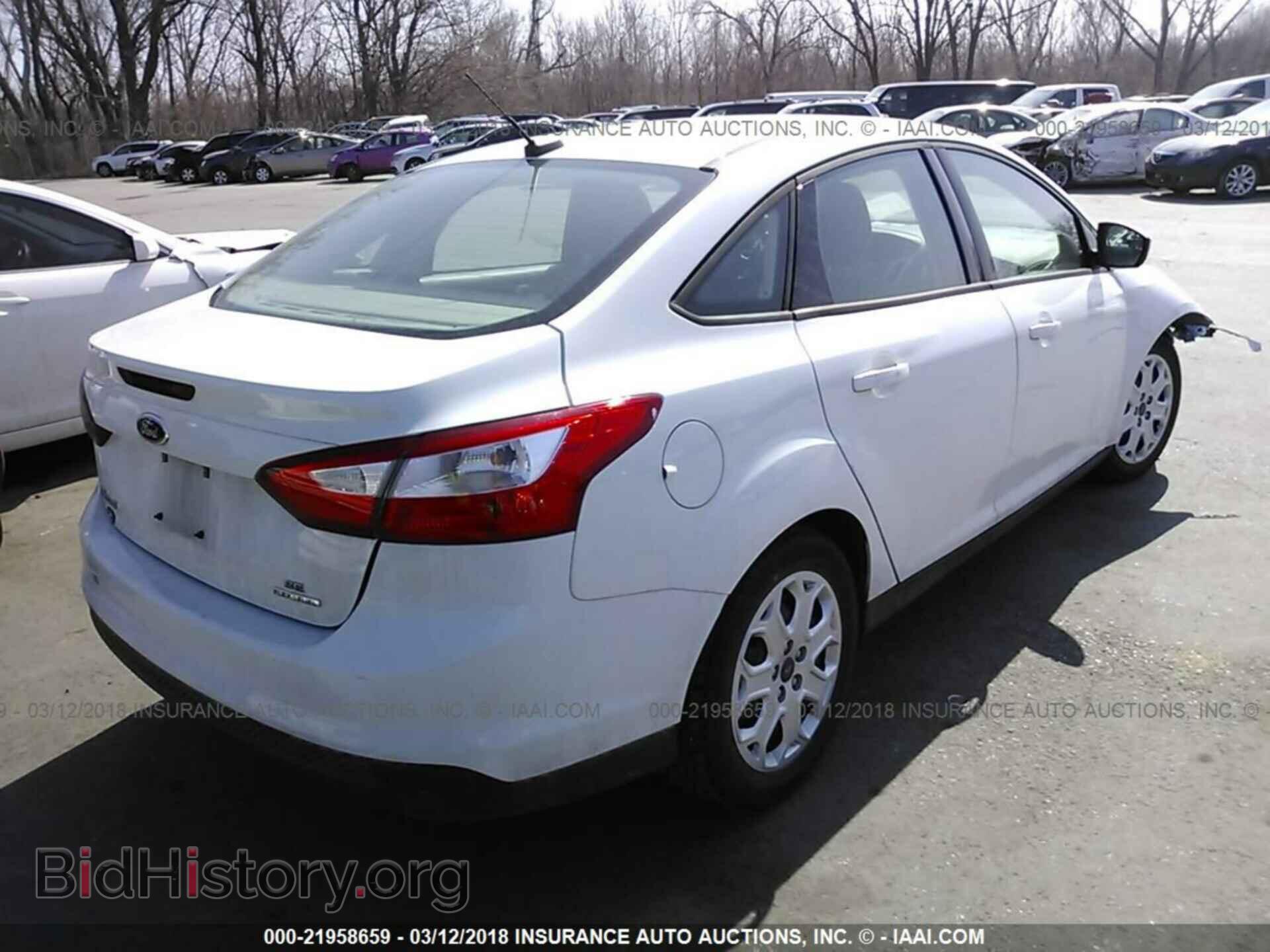 2012 Ford Focus - VIN: 1FAHP3F22CL404581 - Photo 4