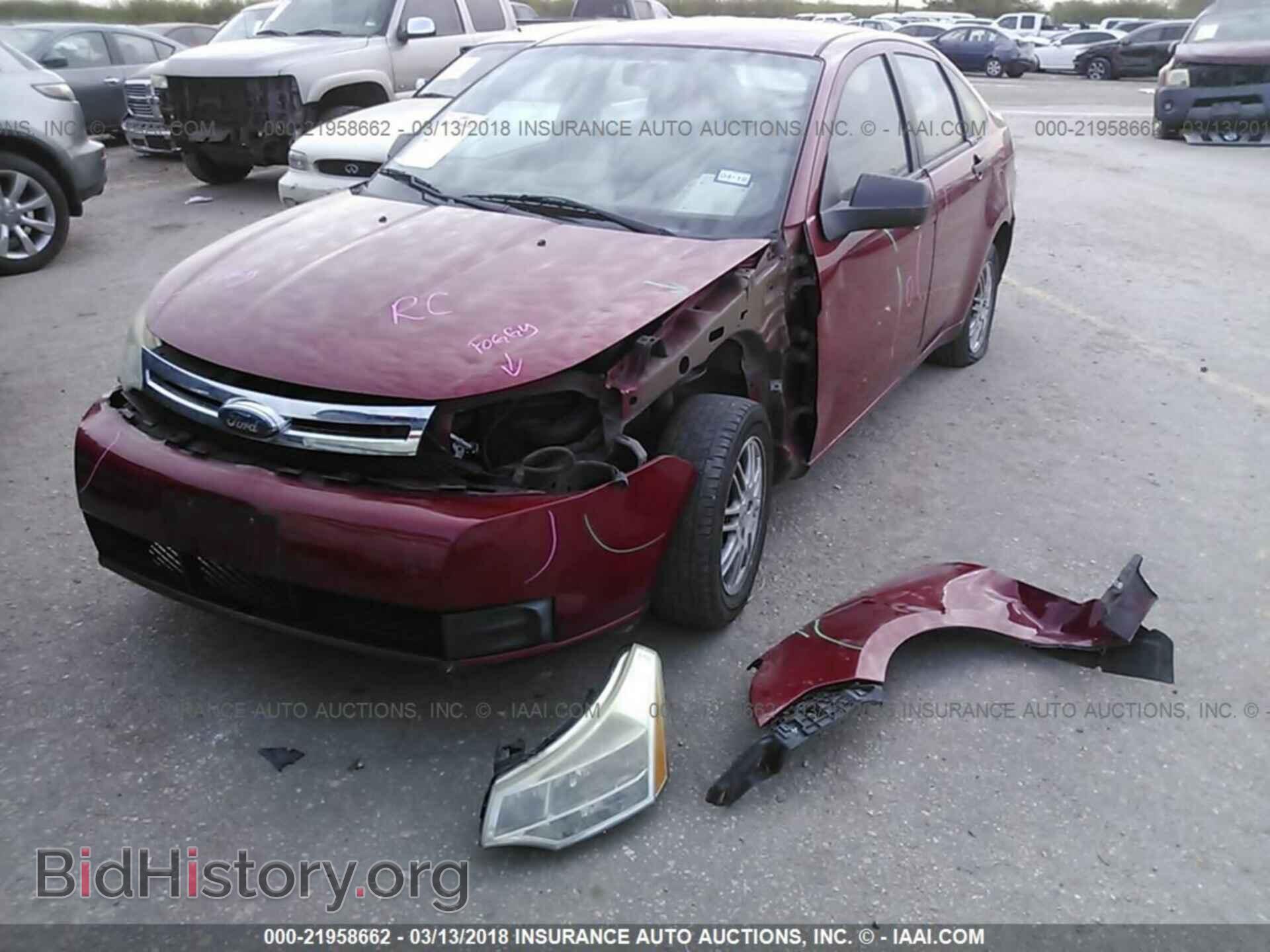 2011 Ford Focus - VIN: 1FAHP3FN8BW102767 - Photo 2