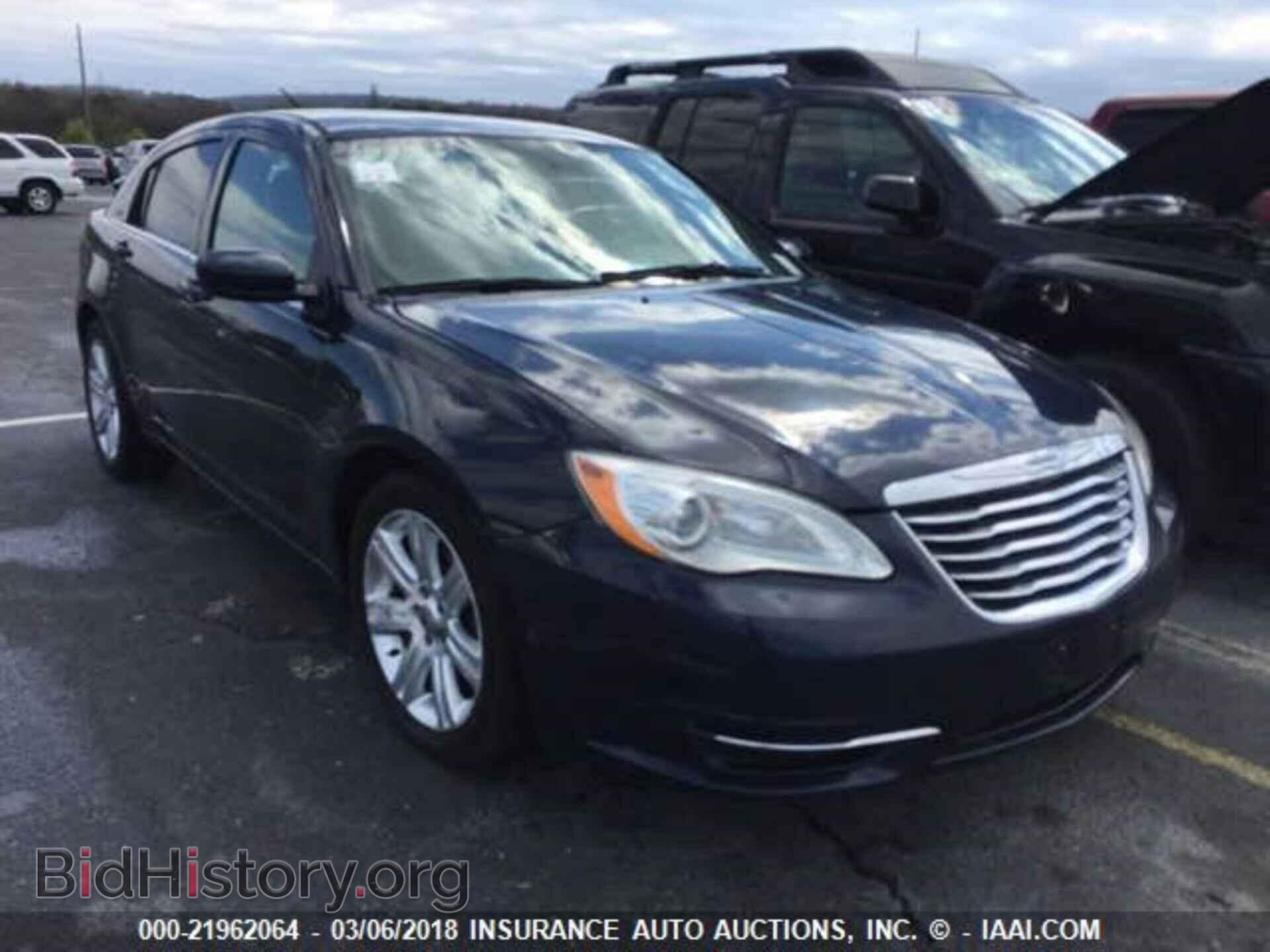 2013 Chrysler 200 - VIN: 1C3CCBBG9DN532791 - Photo 4