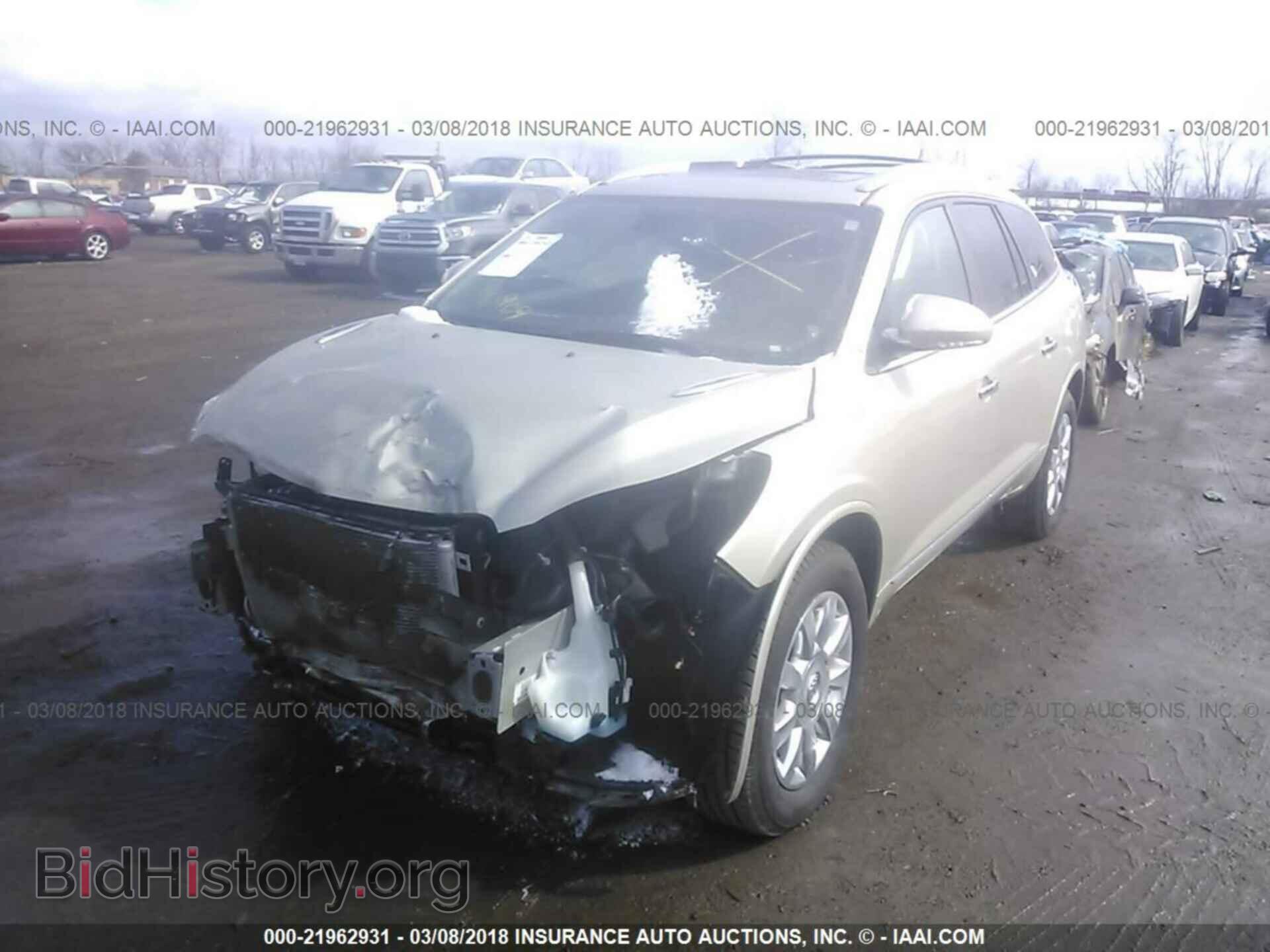 2014 Buick Enclave - VIN: 5GAKVCKD8EJ361104 - Photo 2
