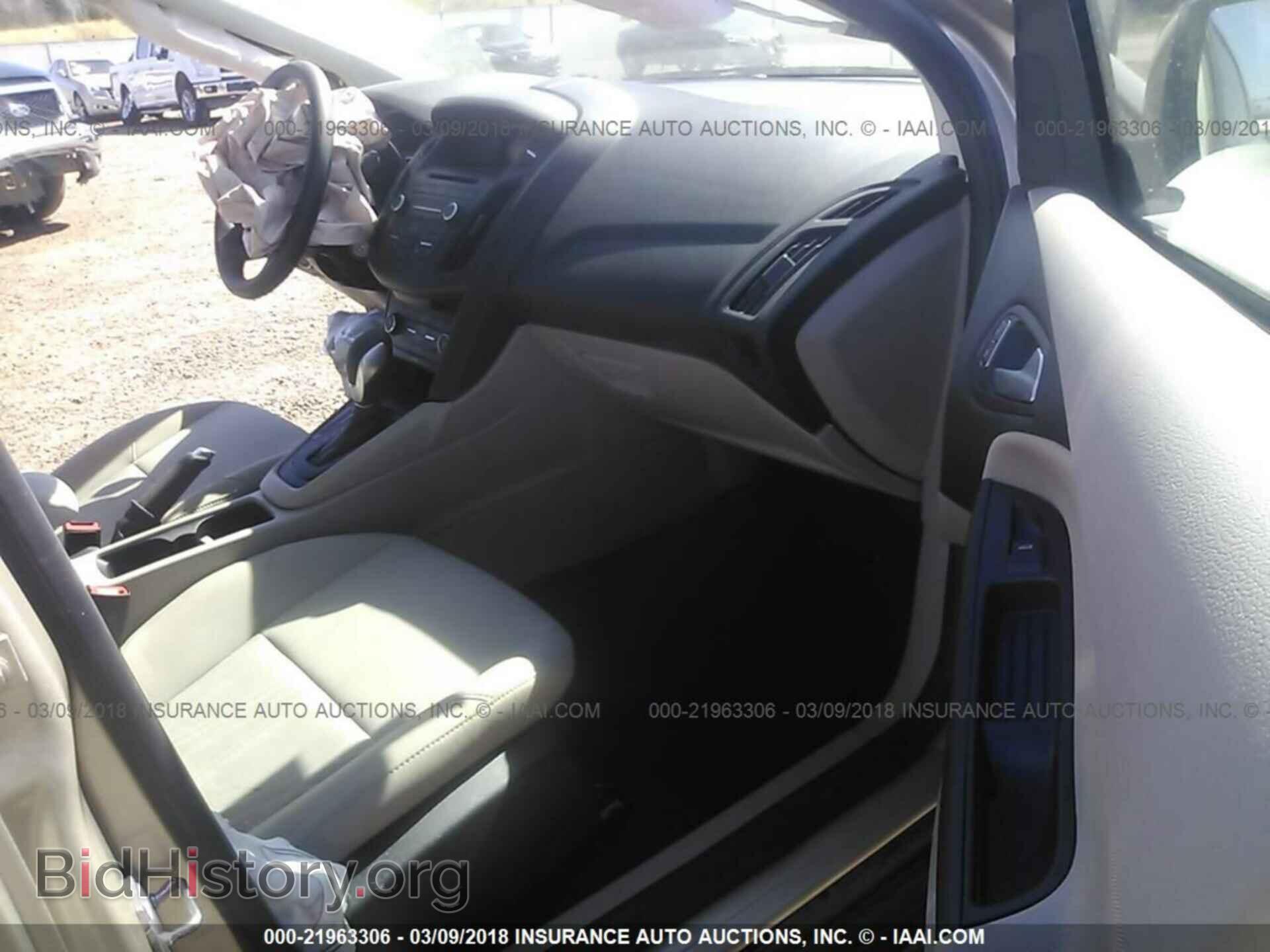 2017 Ford Focus - VIN: 1FADP3F29HL327231 - Photo 5