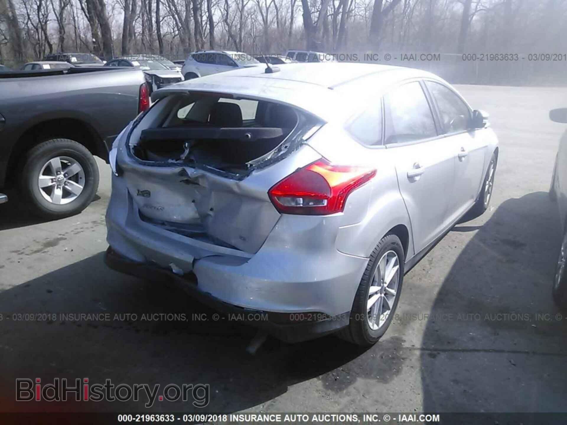 2017 Ford Focus - VIN: 1FADP3K23HL205289 - Photo 4