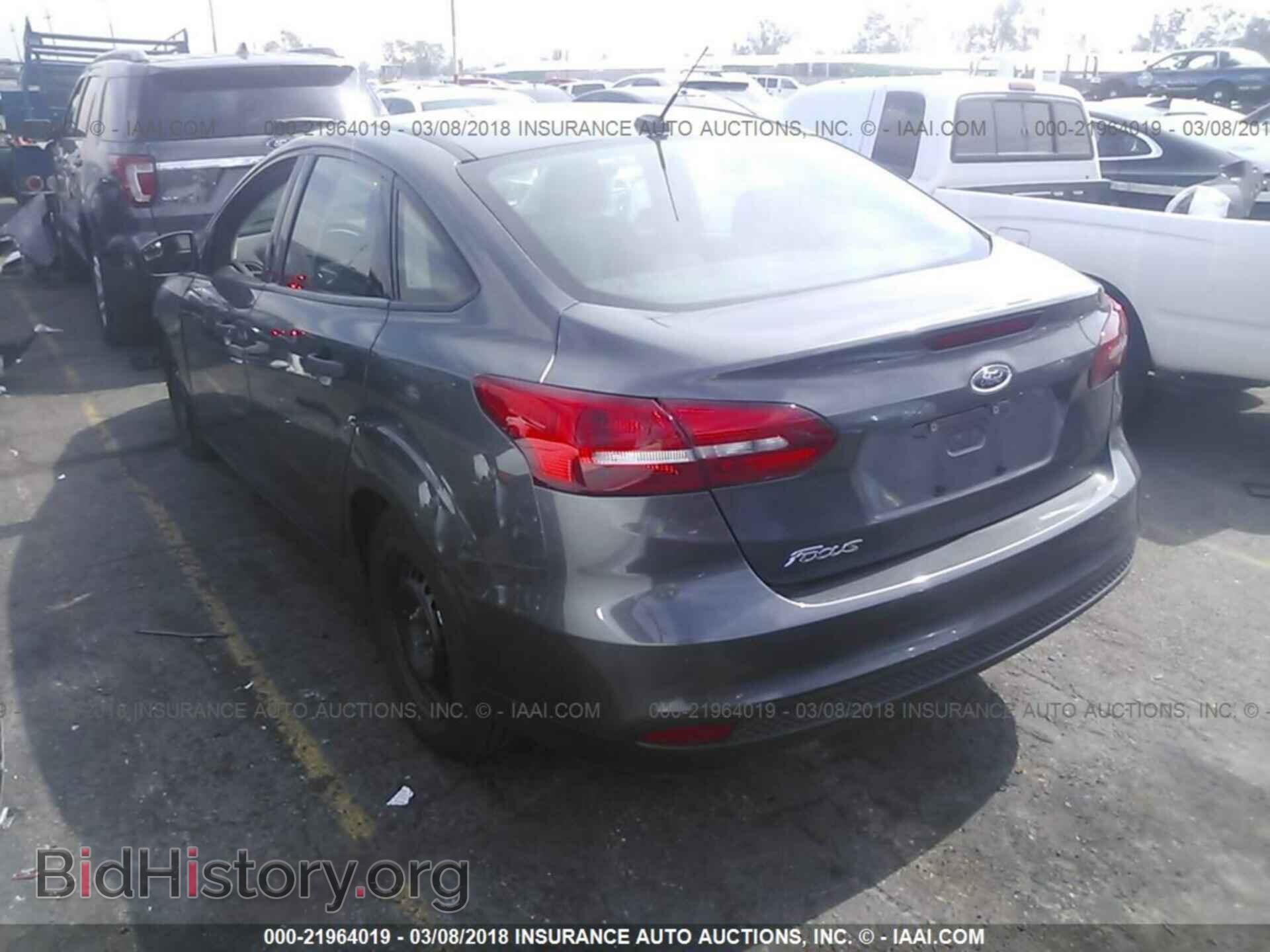2017 Ford Focus - VIN: 1FADP3E21HL319366 - Фото 3
