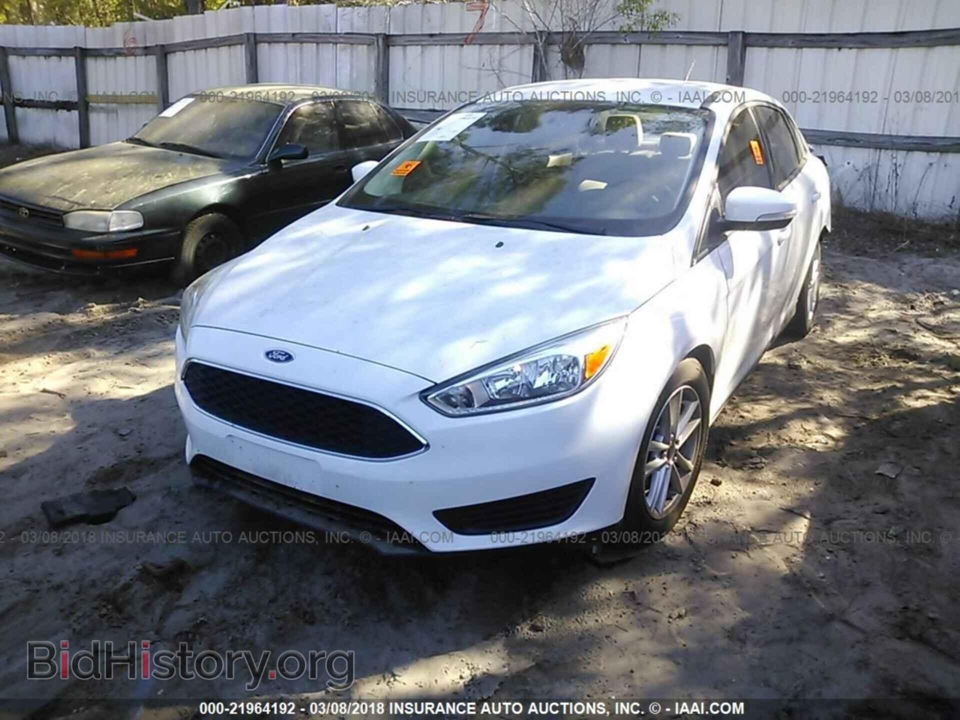 2016 Ford Focus - VIN: 1FADP3F20GL201404 - Photo 2