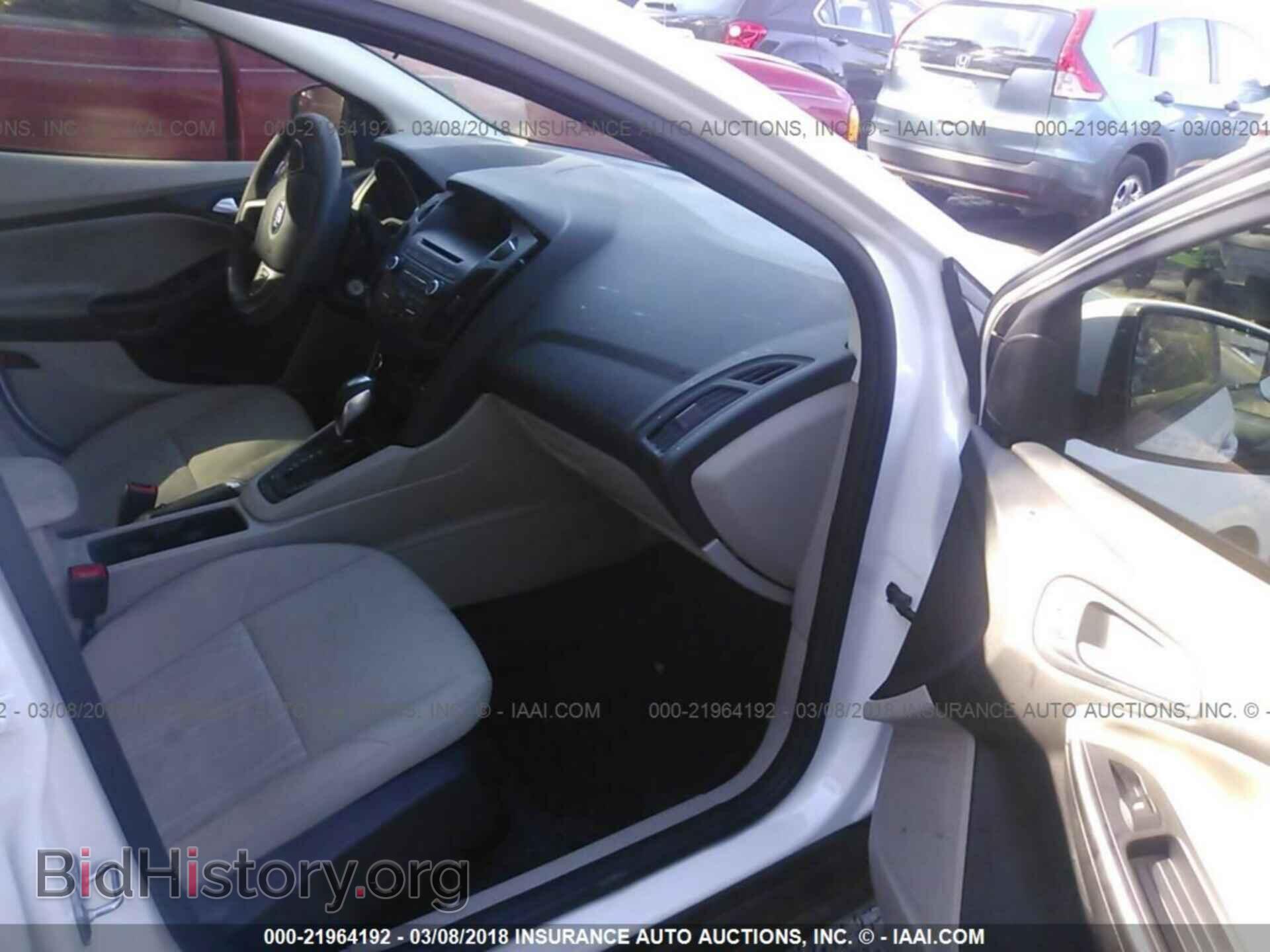2016 Ford Focus - VIN: 1FADP3F20GL201404 - Photo 5