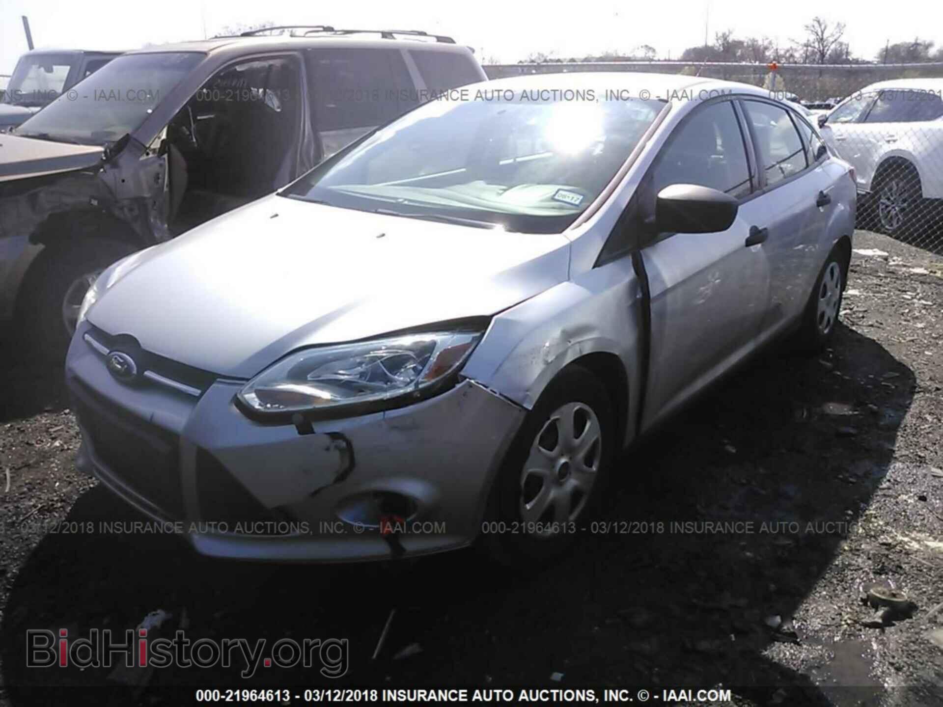 2013 Ford Focus - VIN: 1FADP3E23DL372242 - Photo 2