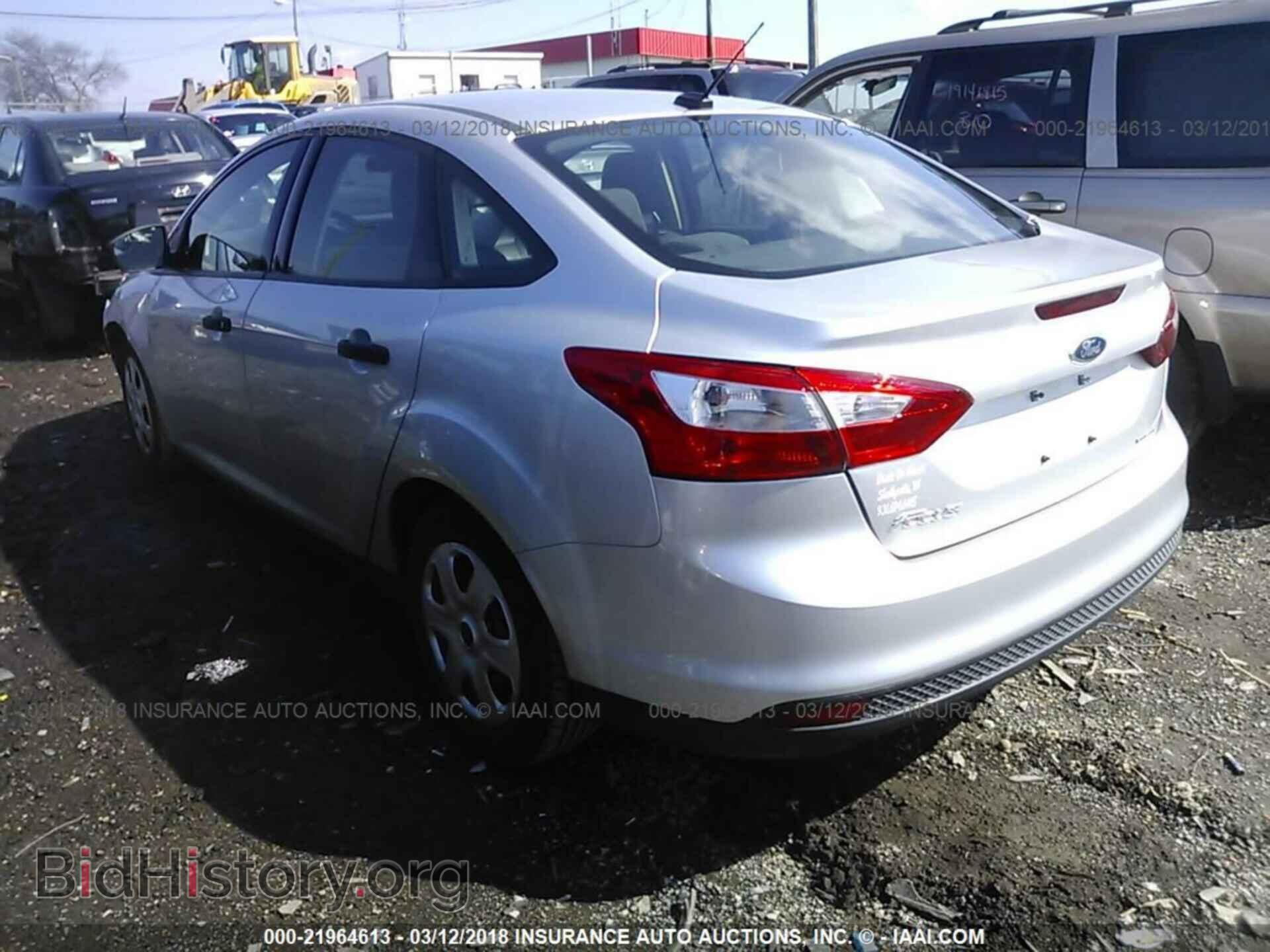 2013 Ford Focus - VIN: 1FADP3E23DL372242 - Photo 3