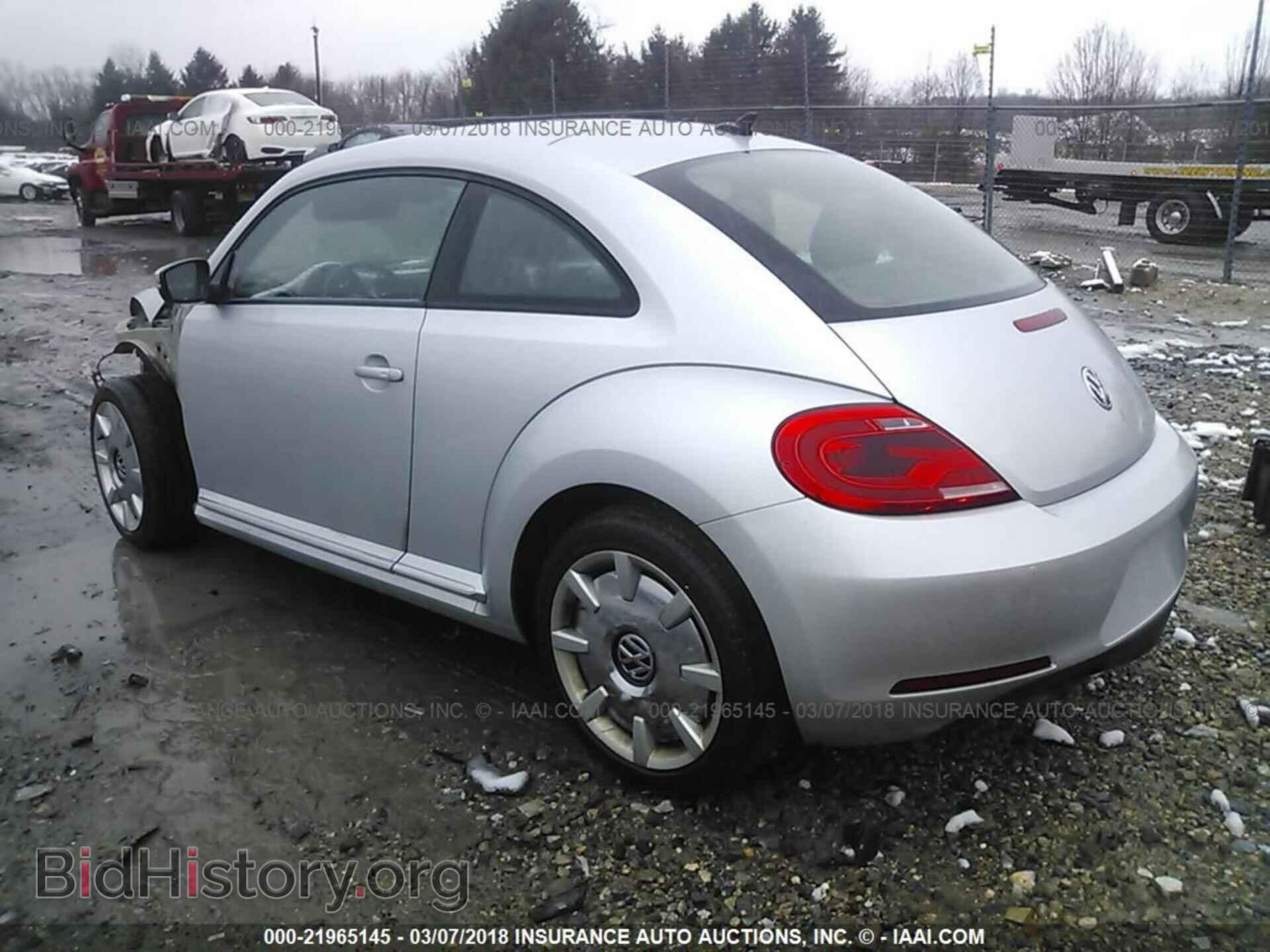 2012 Volkswagen Beetle - VIN: 3VWJP7ATXCM602436 - Фото 3