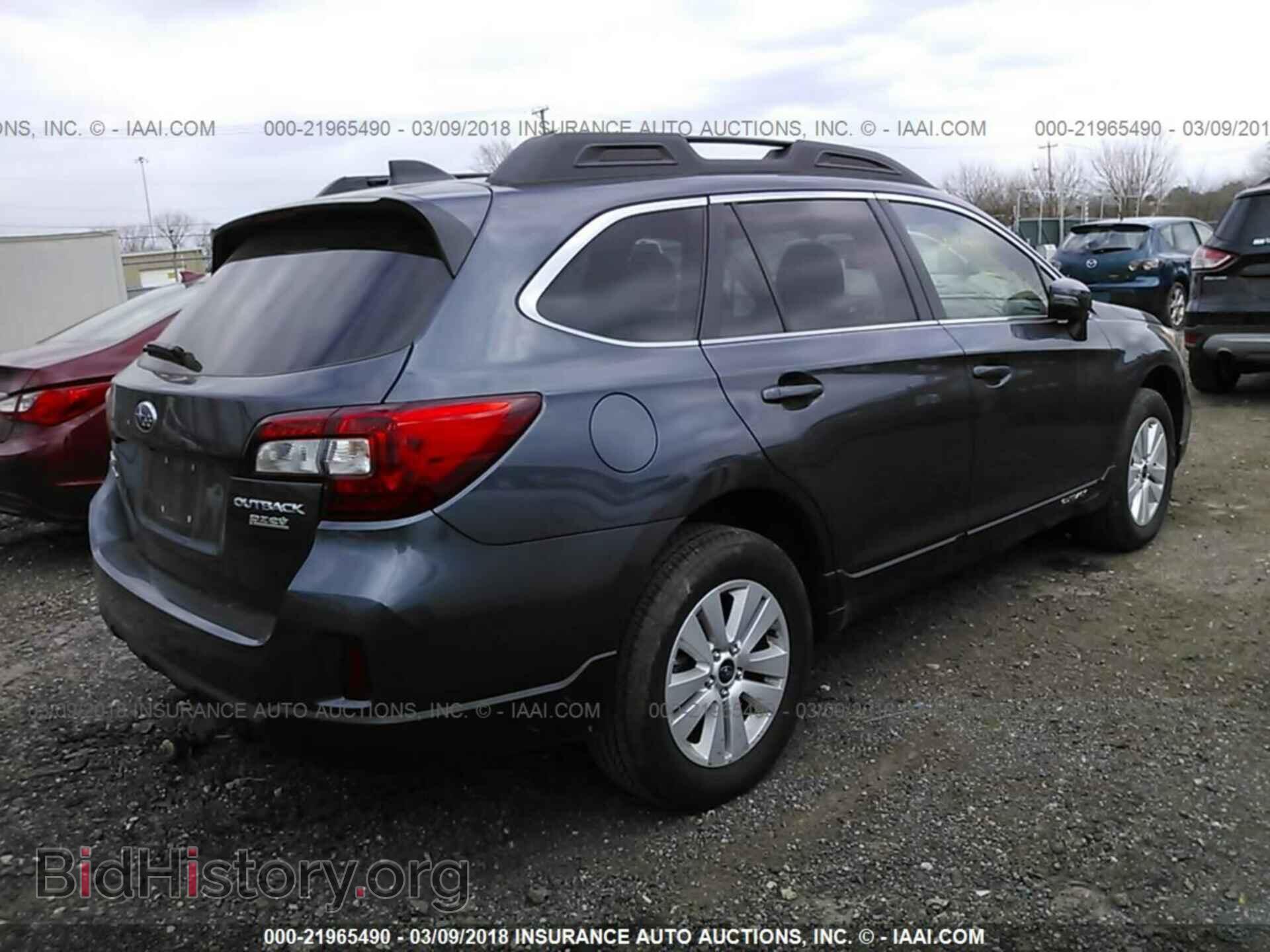 2017 Subaru Outback - VIN: 4S4BSAFCXH3380772 - Photo 4