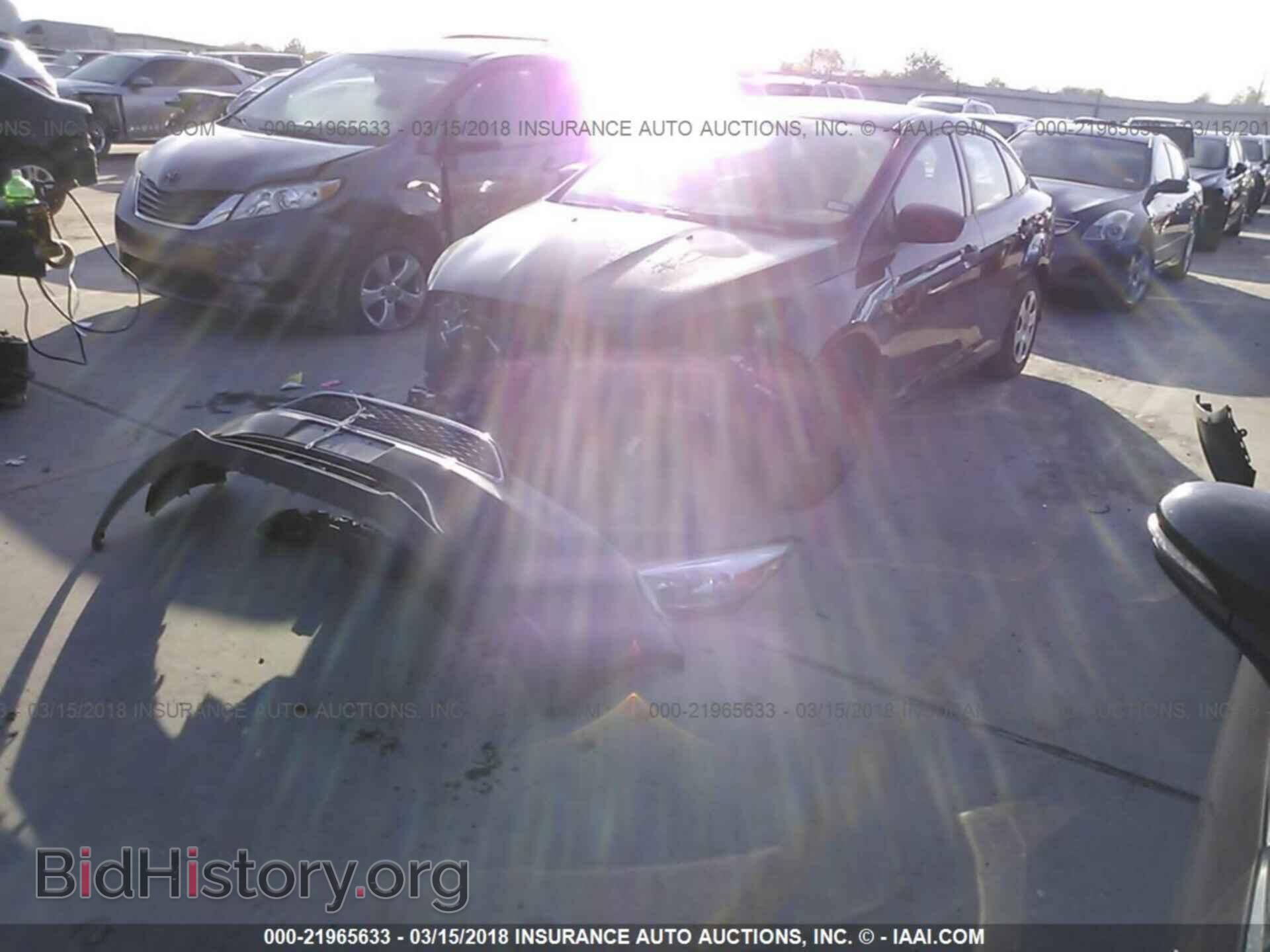 2017 Ford Focus - VIN: 1FADP3E26HL328595 - Photo 2
