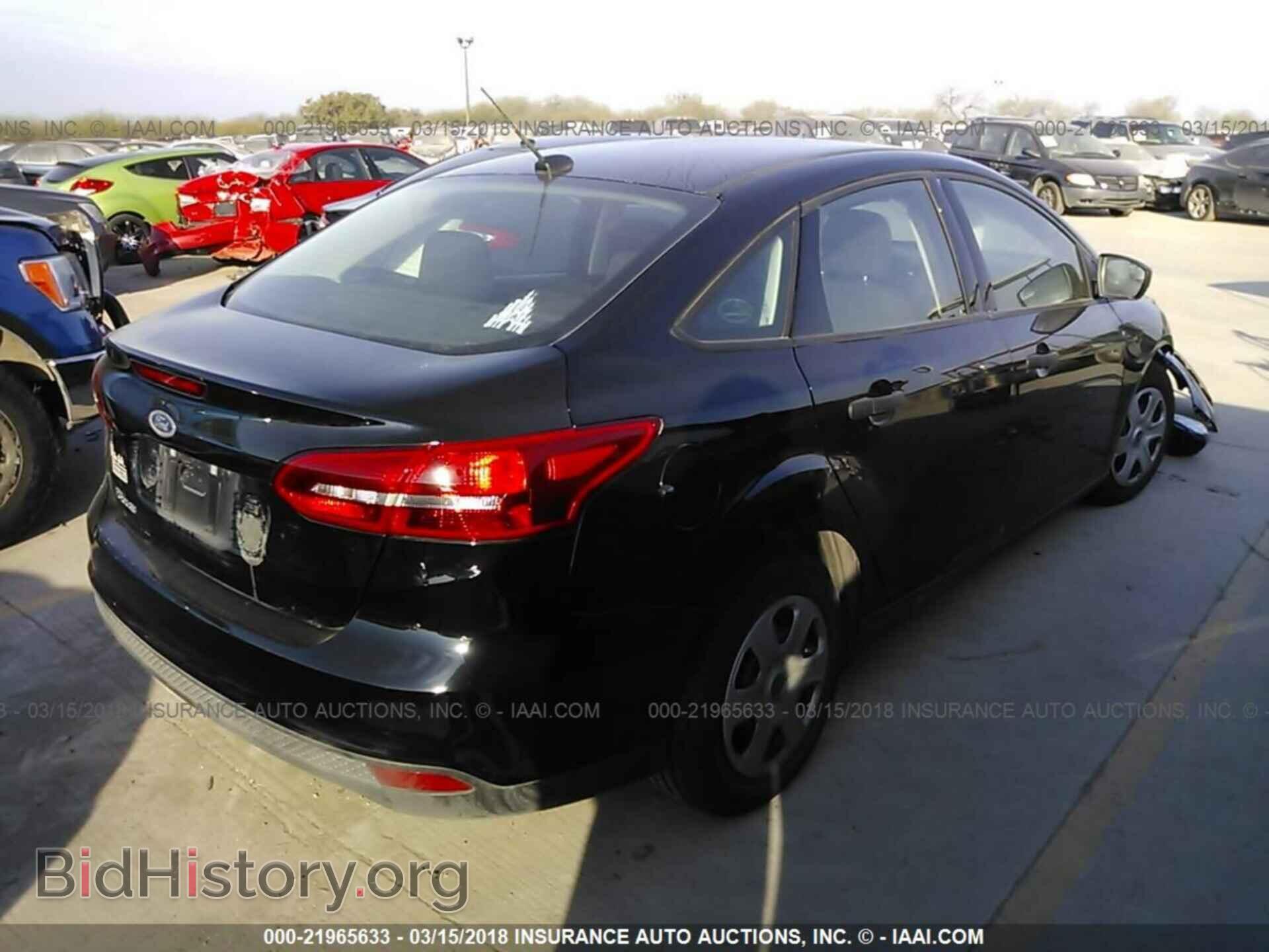 2017 Ford Focus - VIN: 1FADP3E26HL328595 - Photo 4