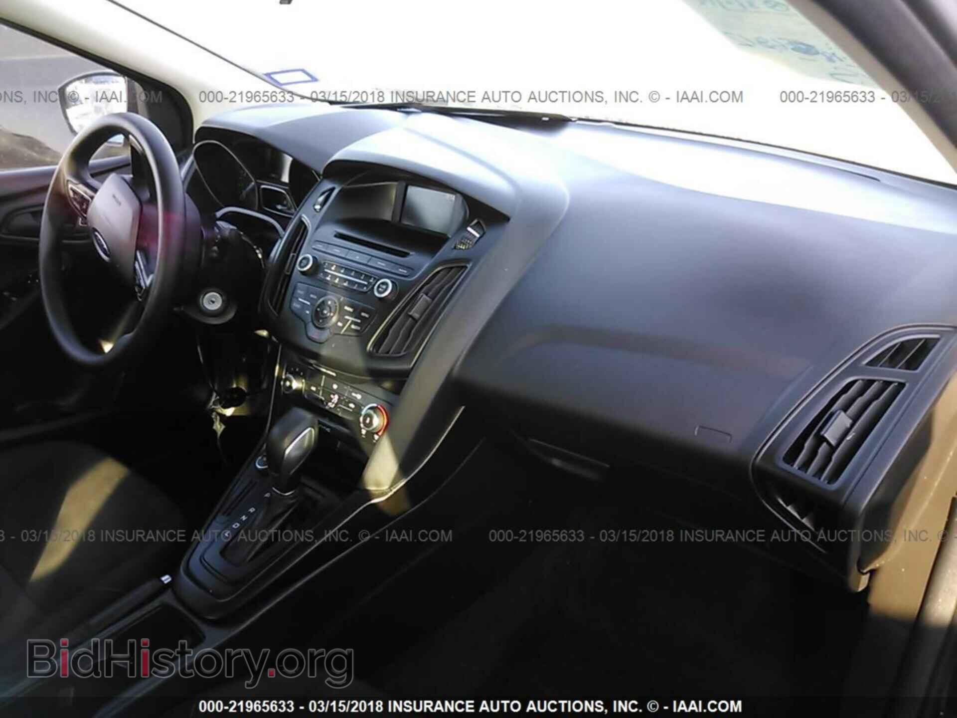 2017 Ford Focus - VIN: 1FADP3E26HL328595 - Photo 5