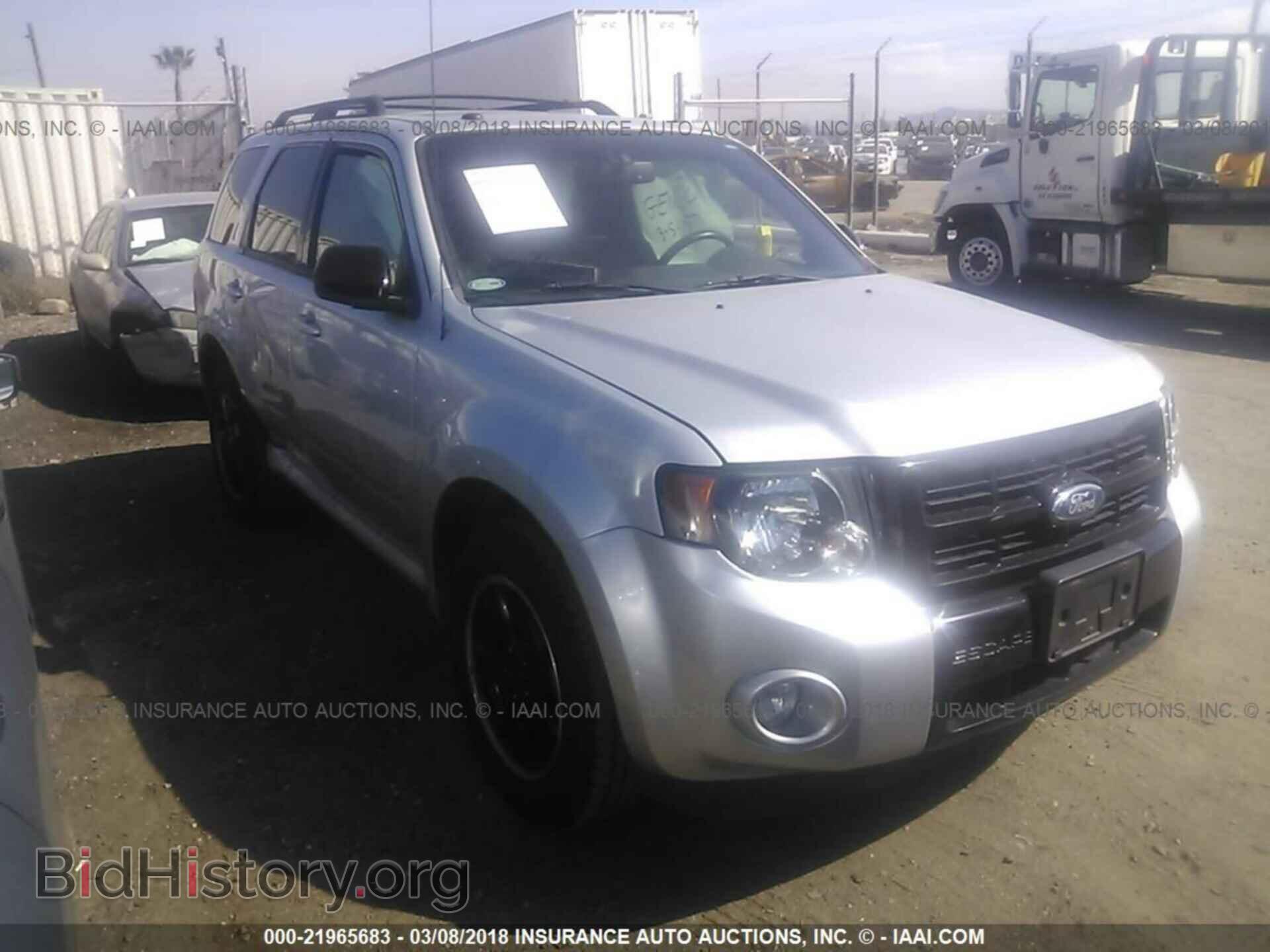 Photo 1FMCU0DG8CKB92006 - Ford Escape 2012