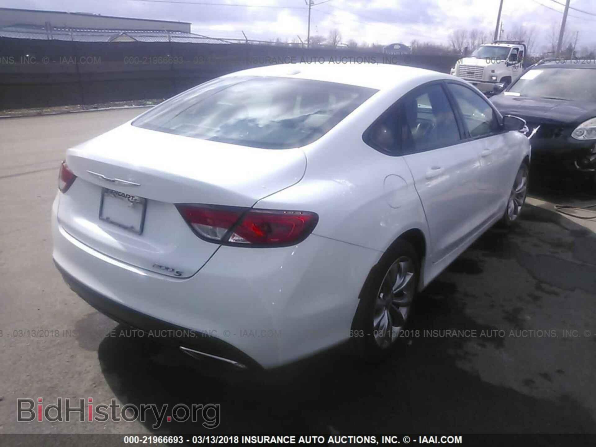 2015 Chrysler 200 - VIN: 1C3CCCBB2FN698860 - Photo 4
