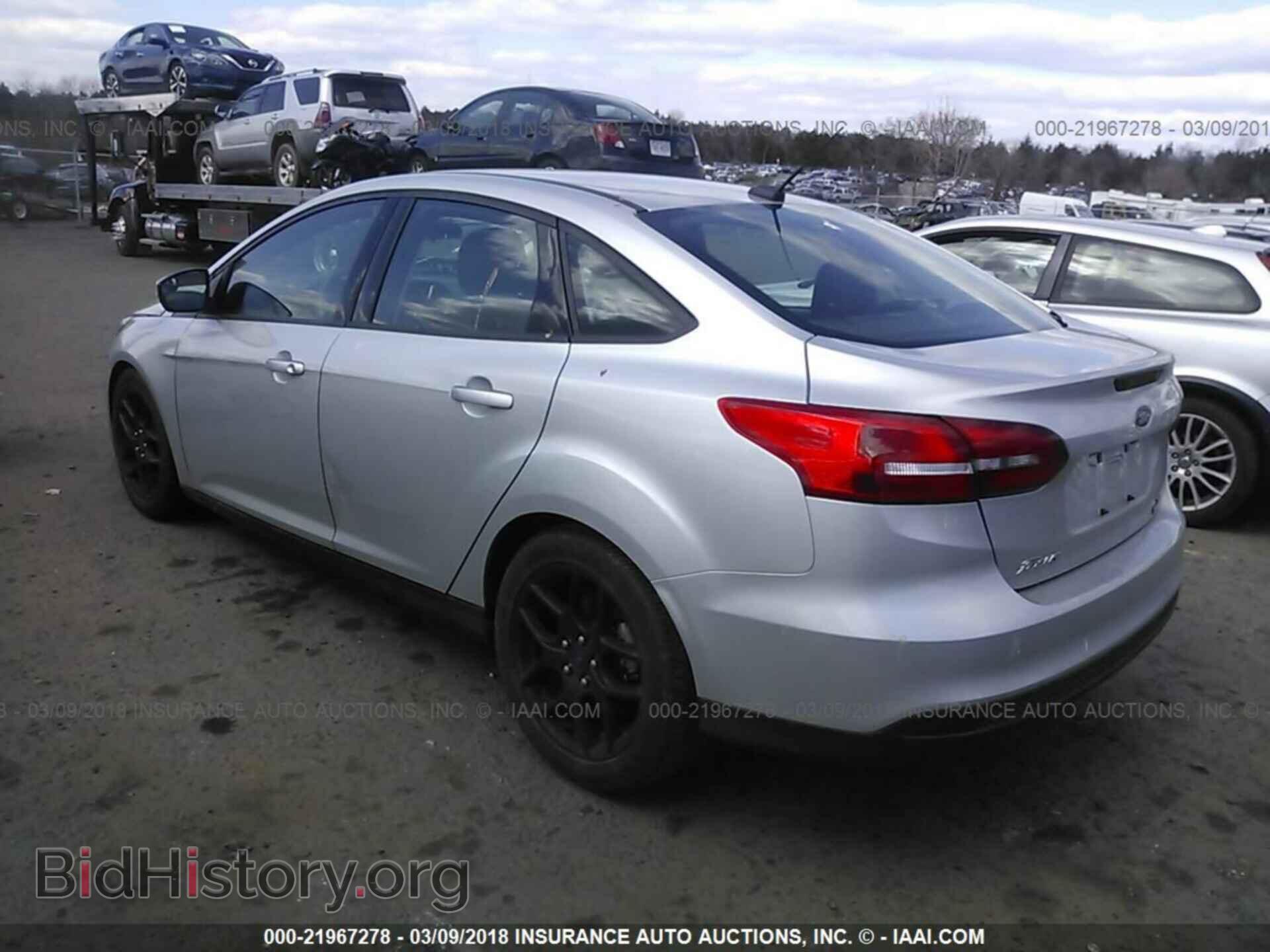 2016 Ford Focus - VIN: 1FADP3FE8GL257181 - Фото 3