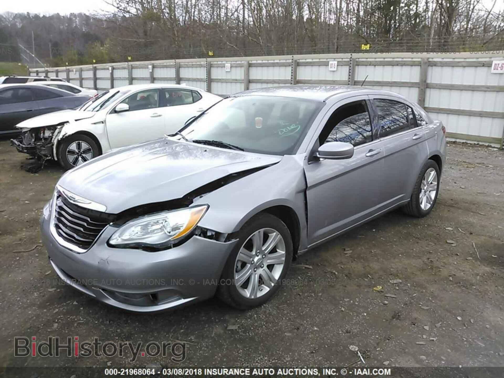 2013 Chrysler 200 - VIN: 1C3CCBBB3DN584437 - Photo 2