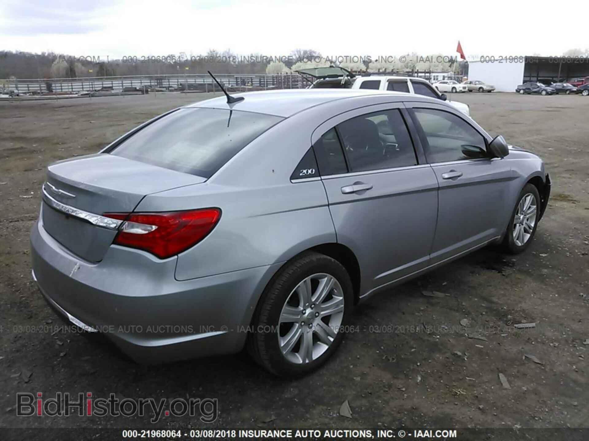 2013 Chrysler 200 - VIN: 1C3CCBBB3DN584437 - Photo 4
