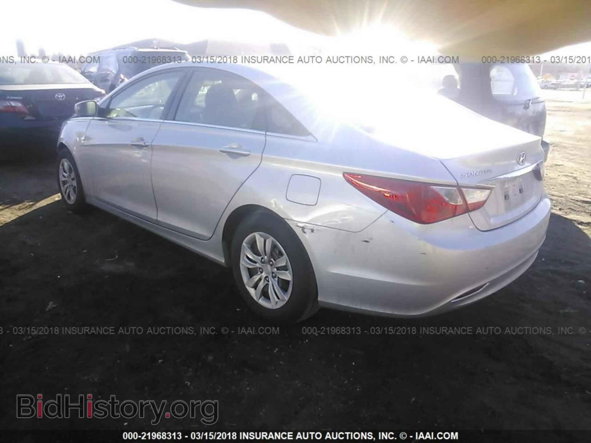 2012 Hyundai Sonata - VIN: 5NPEB4ACXCH325424 - Photo 3