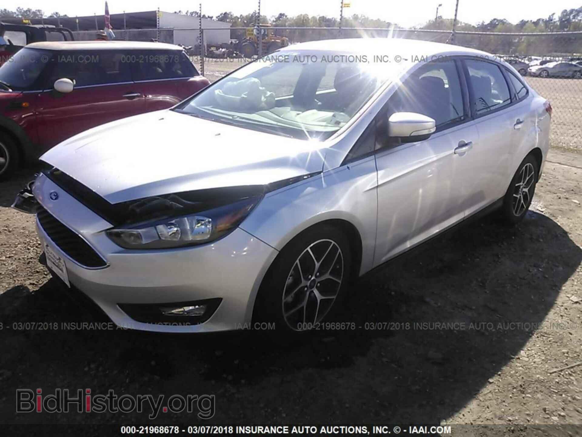 2017 Ford Focus - VIN: 1FADP3H28HL212732 - Photo 2