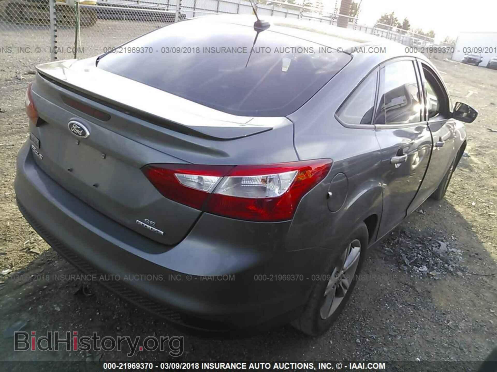 2012 Ford Focus - VIN: 1FAHP3F28CL462257 - Photo 4