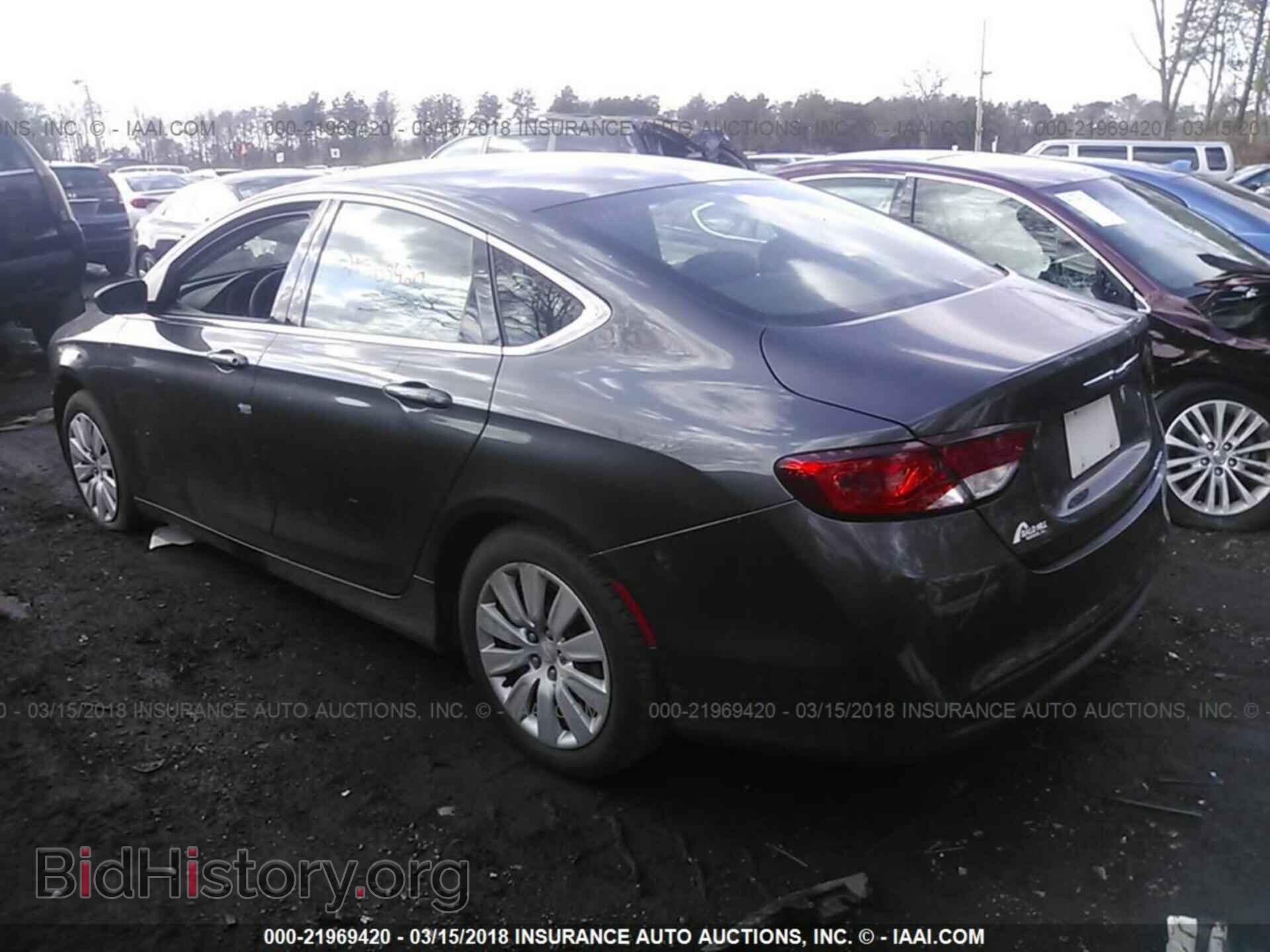 2015 Chrysler 200 - VIN: 1C3CCCFB5FN563821 - Photo 3