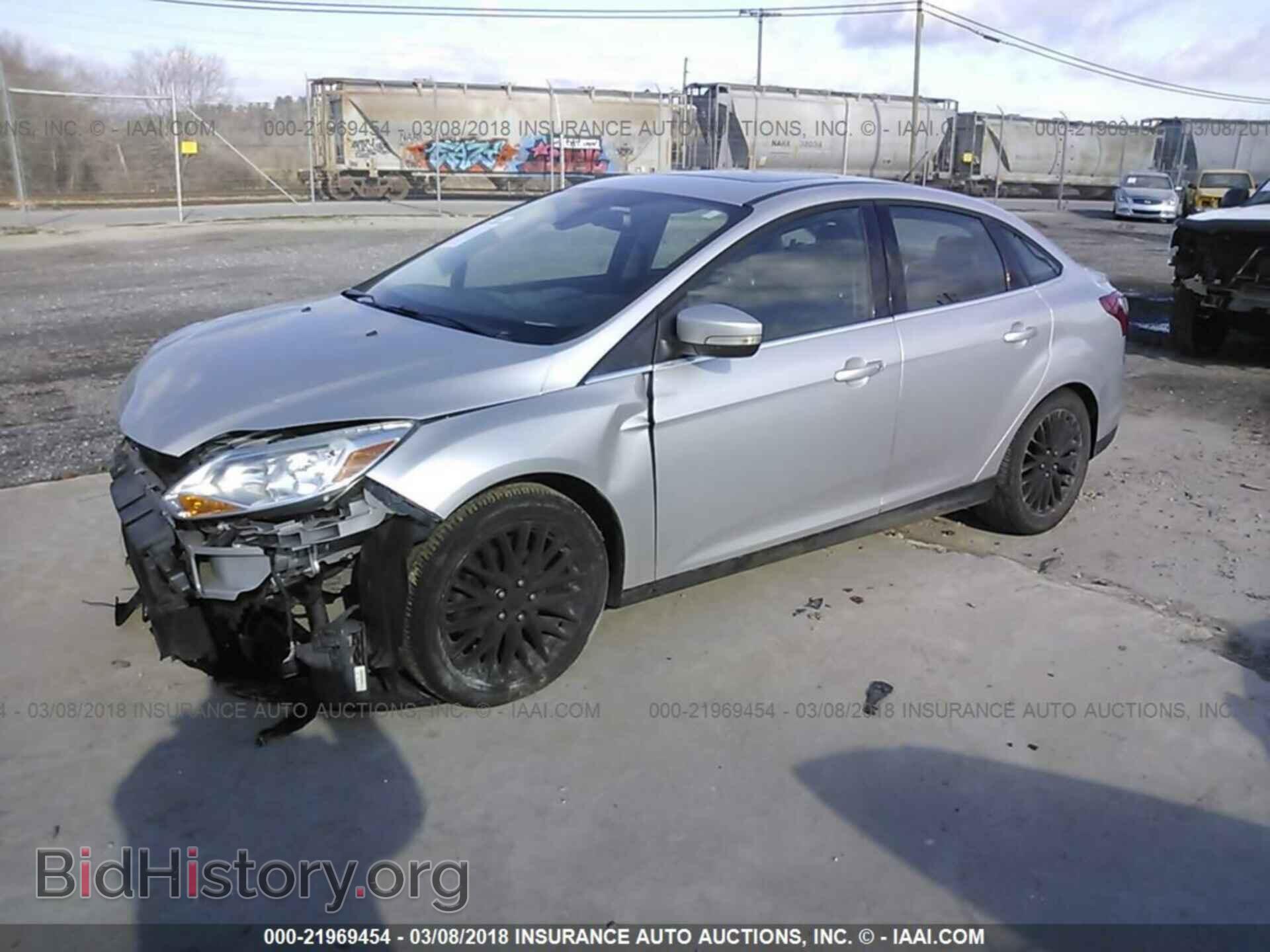 2012 Ford Focus - VIN: 1FAHP3H27CL291210 - Фото 2