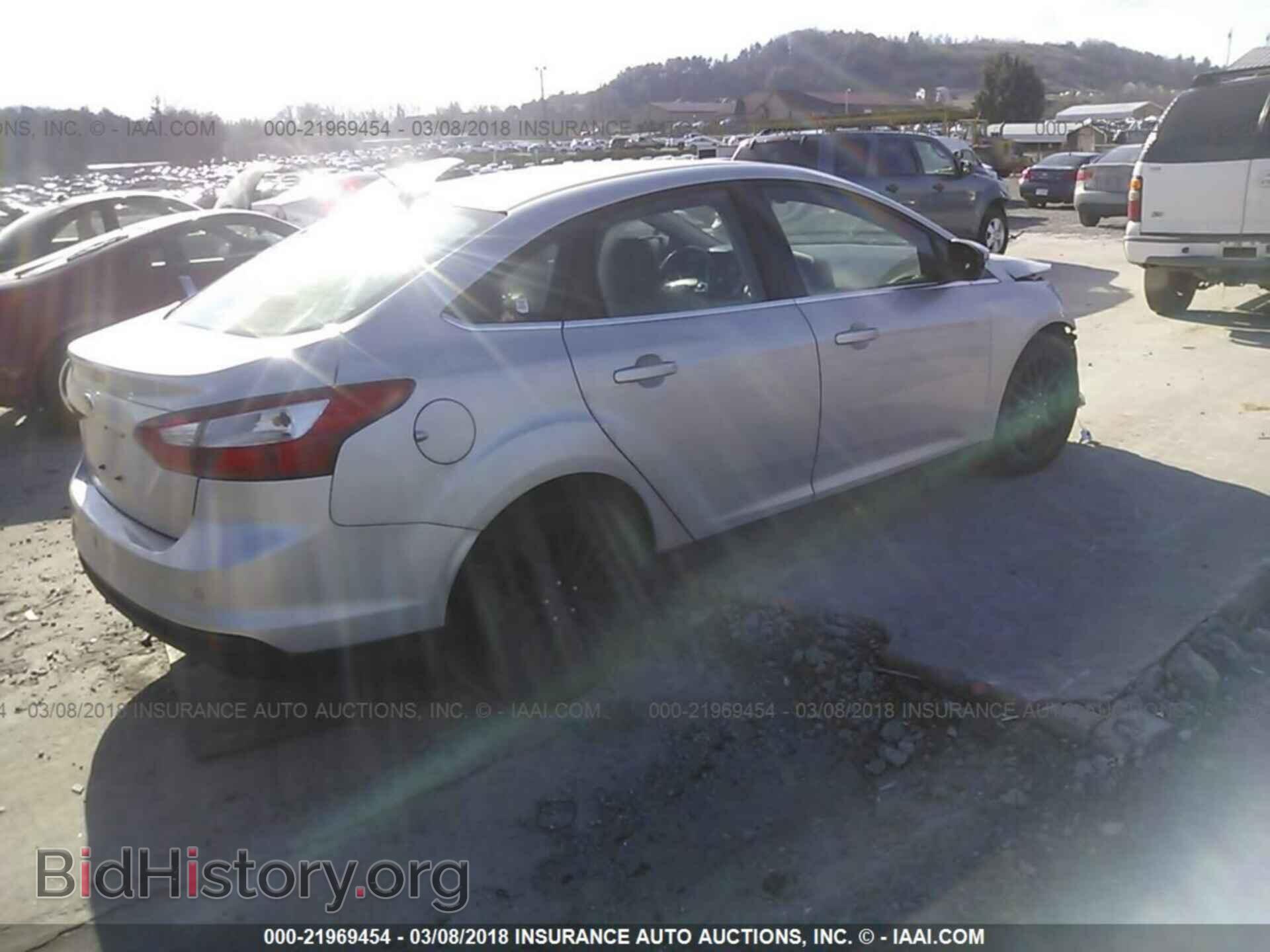 2012 Ford Focus - VIN: 1FAHP3H27CL291210 - Фото 4