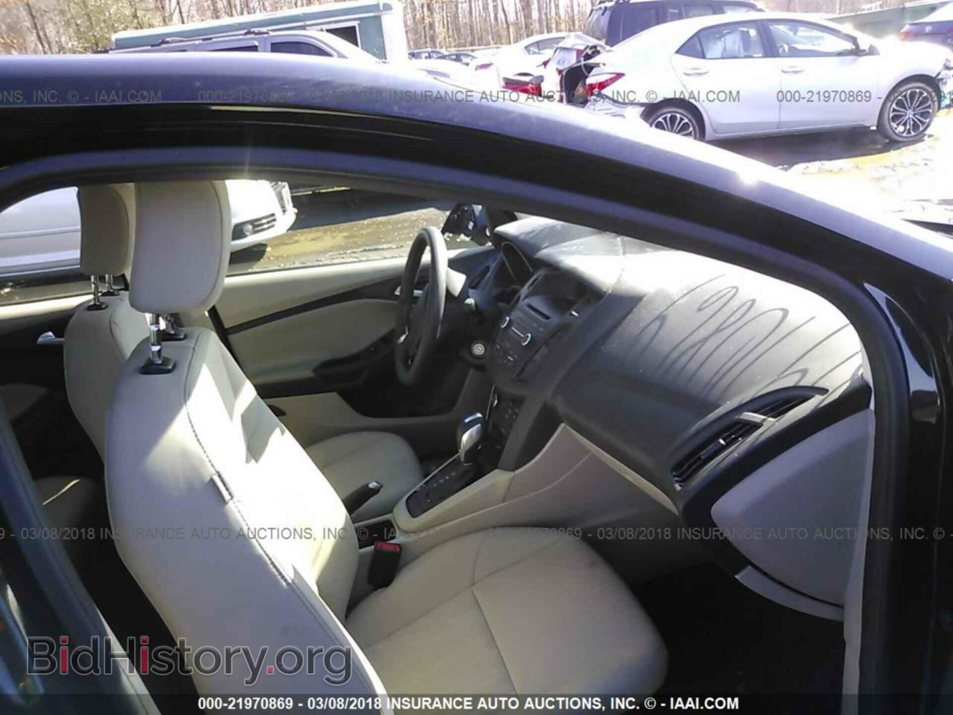 2016 Ford Focus - VIN: 1FADP3F21GL357385 - Photo 5