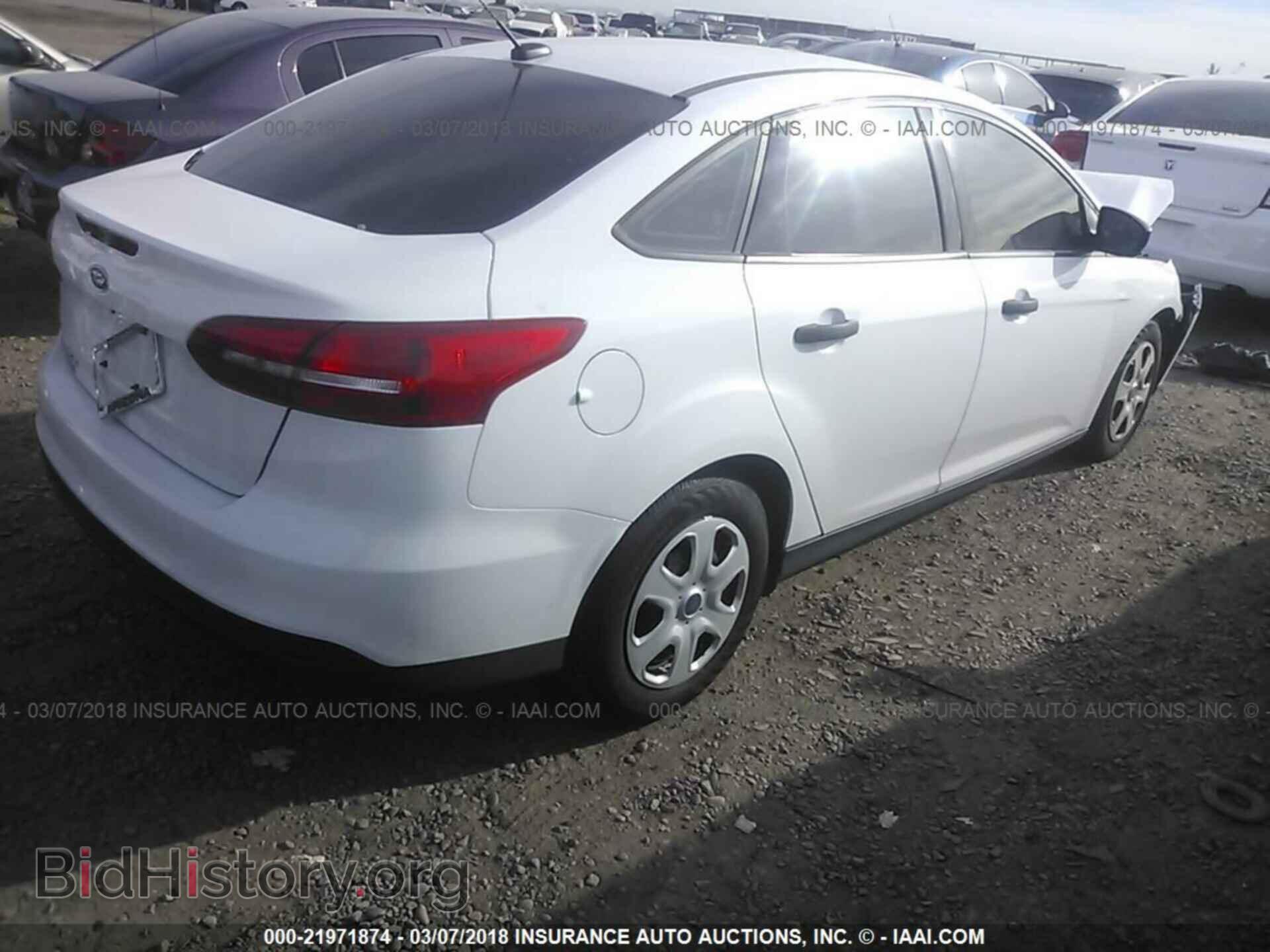 2017 Ford Focus - VIN: 1FADP3E27HL223290 - Photo 4