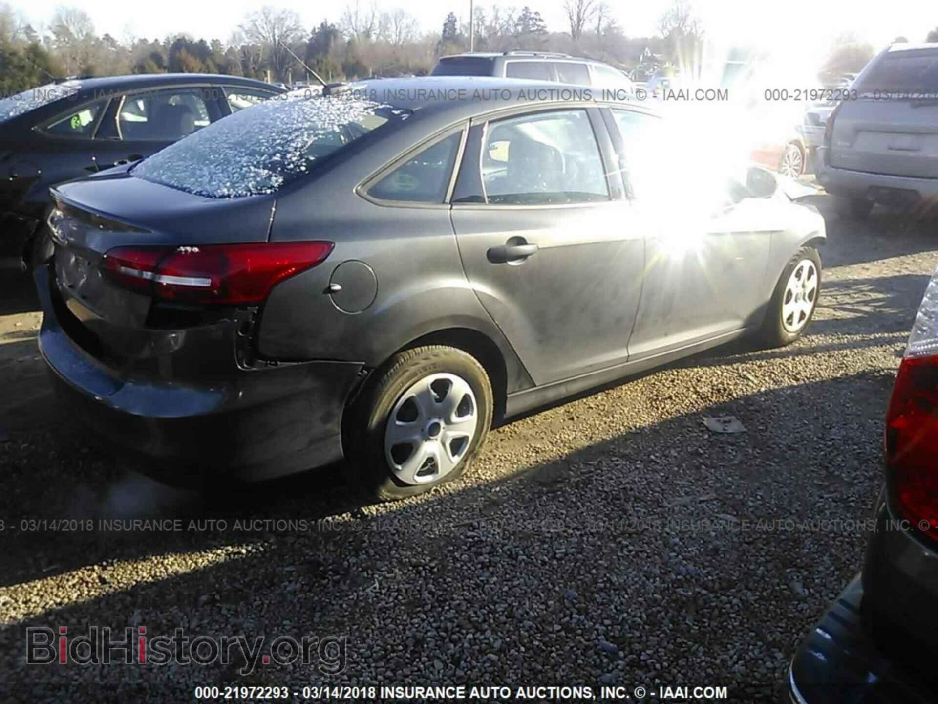 2017 Ford Focus - VIN: 1FADP3E22HL297720 - Photo 4