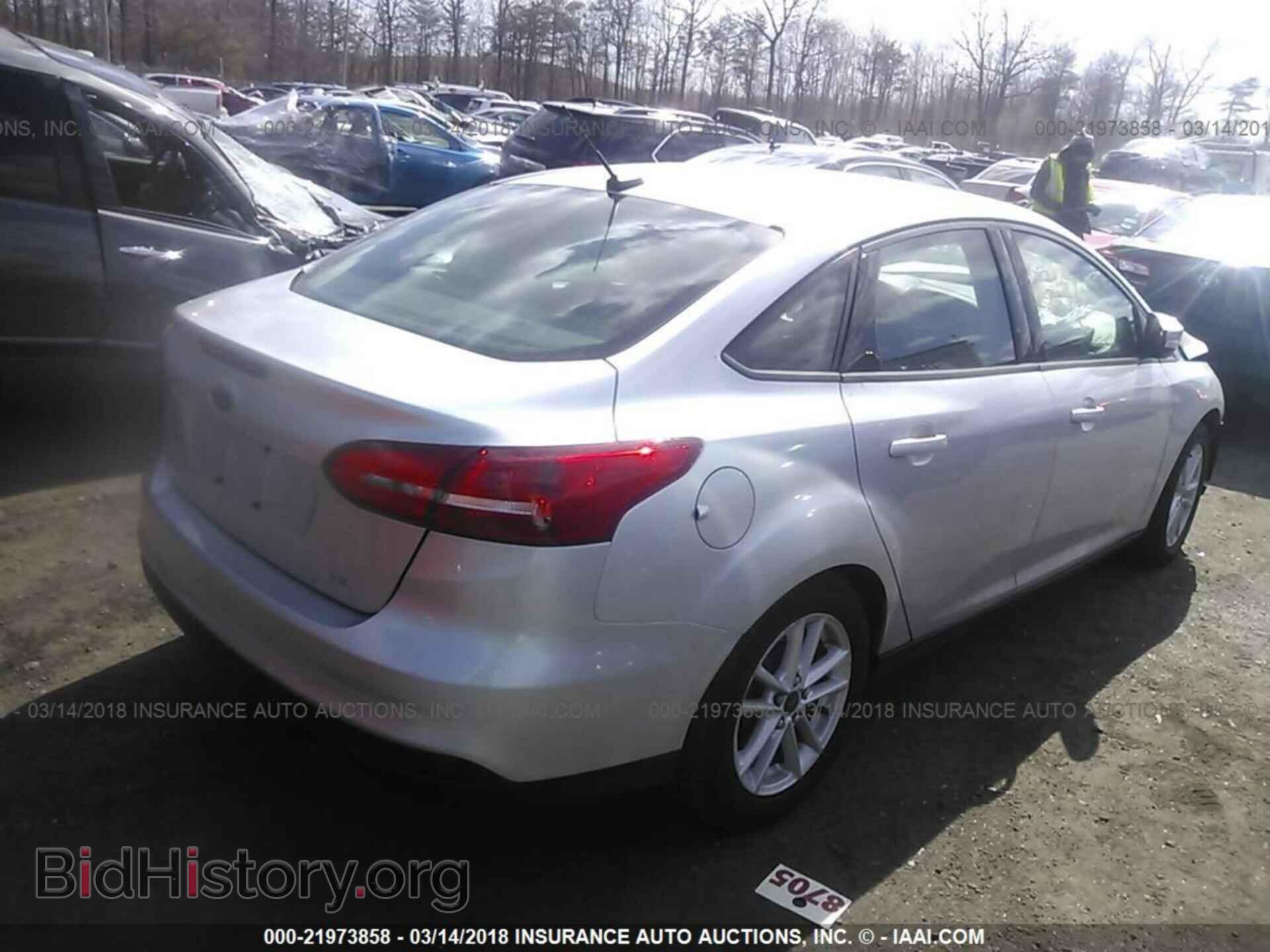 2015 Ford Focus - VIN: 1FADP3F22FL343476 - Photo 4