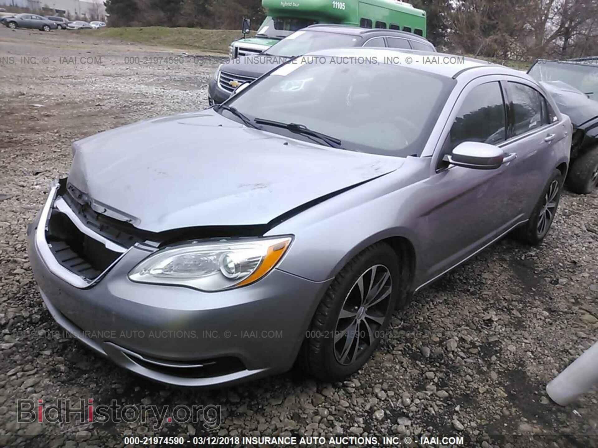 2013 Chrysler 200 - VIN: 1C3CCBBG9DN532208 - Фото 2