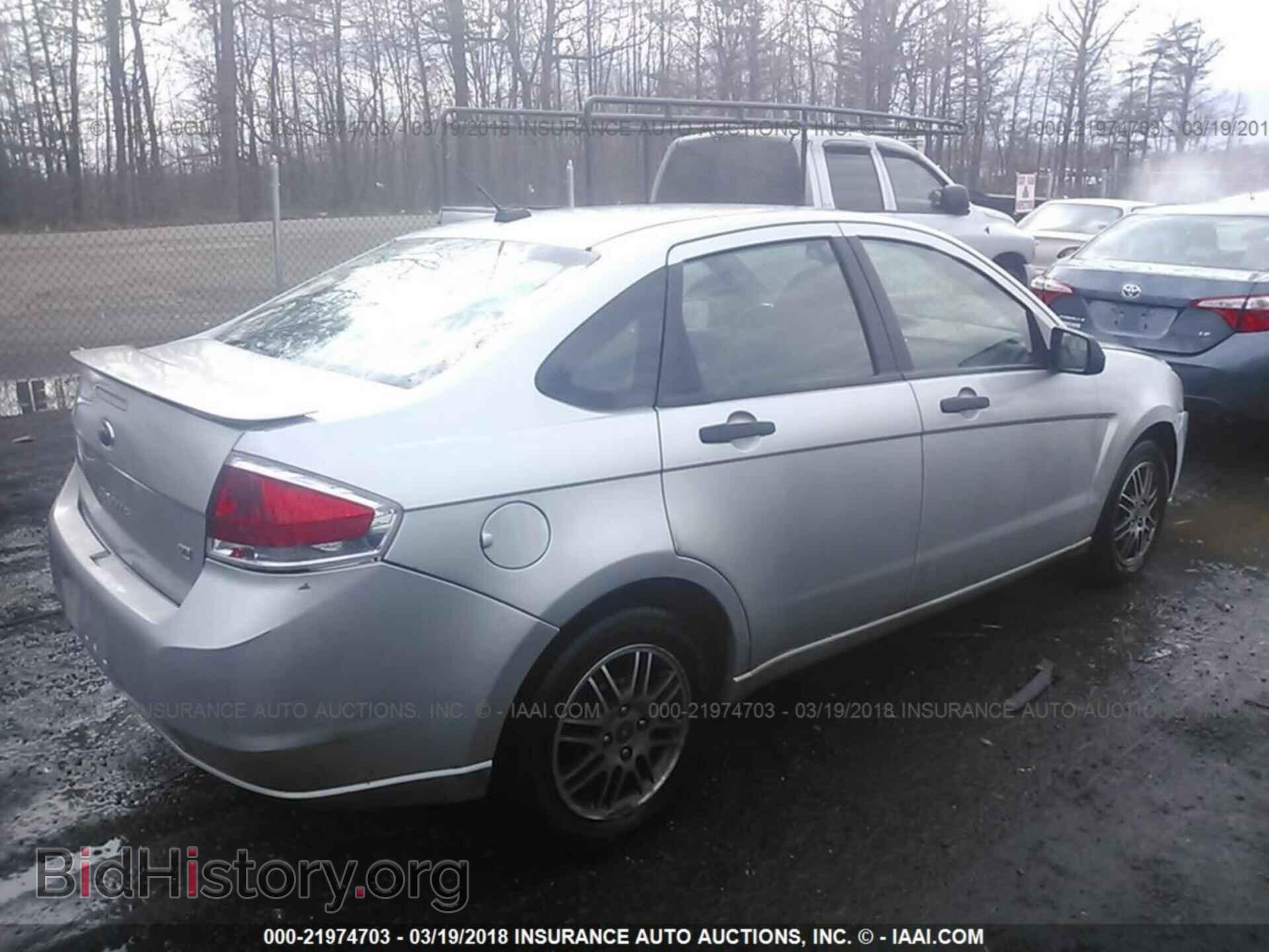 2011 Ford Focus - VIN: 1FAHP3FN8BW125627 - Фото 4