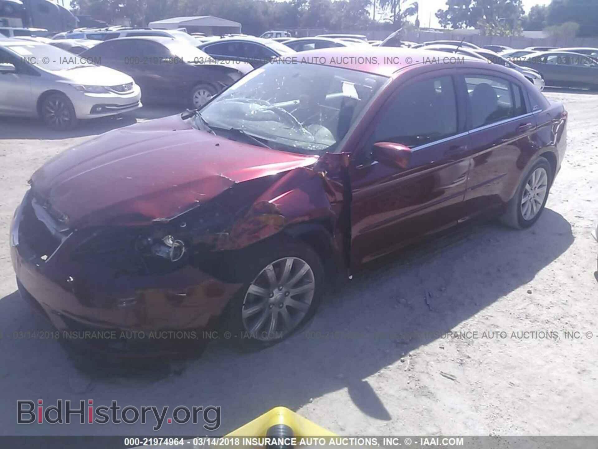 2013 Chrysler 200 - VIN: 1C3CCBBB4DN732904 - Фото 2