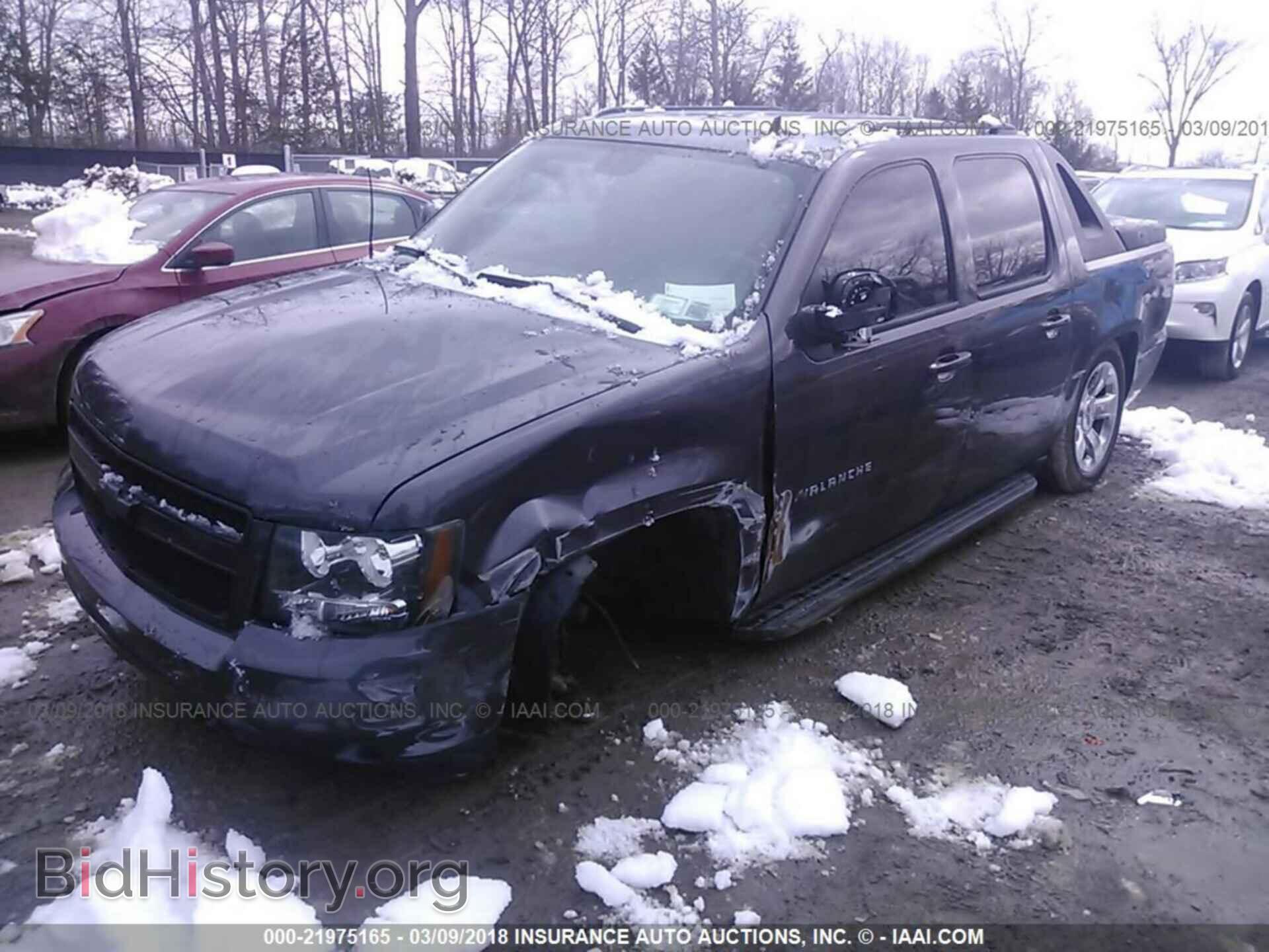 2011 Chevrolet Avalanche - VIN: 3GNTKEE34BG317650 - Фото 2