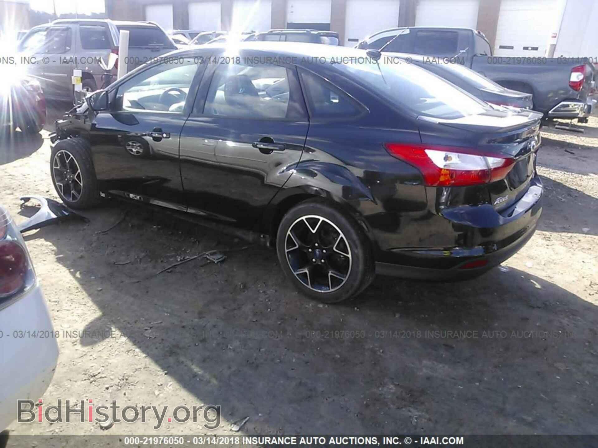 2012 Ford Focus - VIN: 1FAHP3F27CL413356 - Photo 3