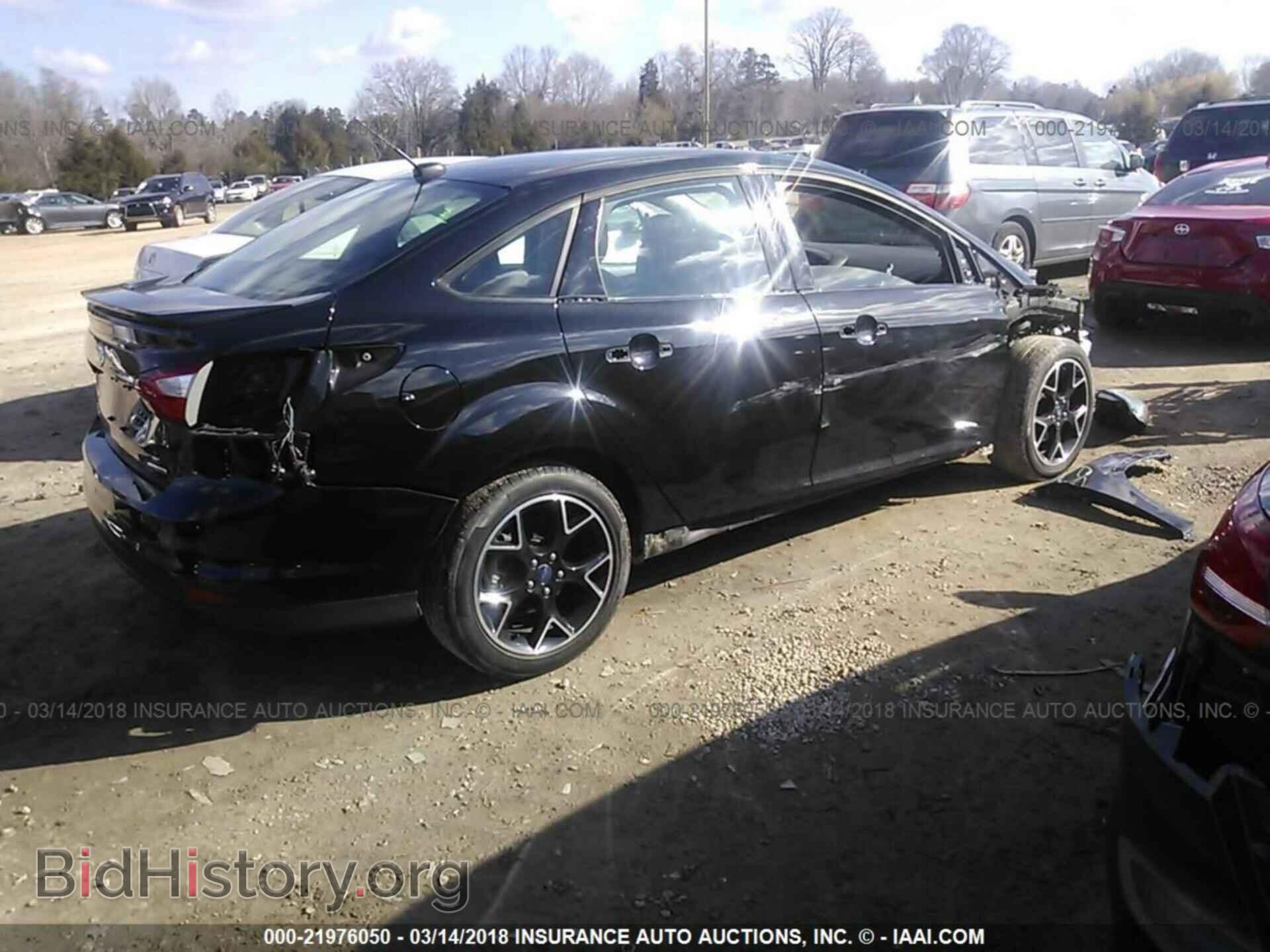 2012 Ford Focus - VIN: 1FAHP3F27CL413356 - Photo 4