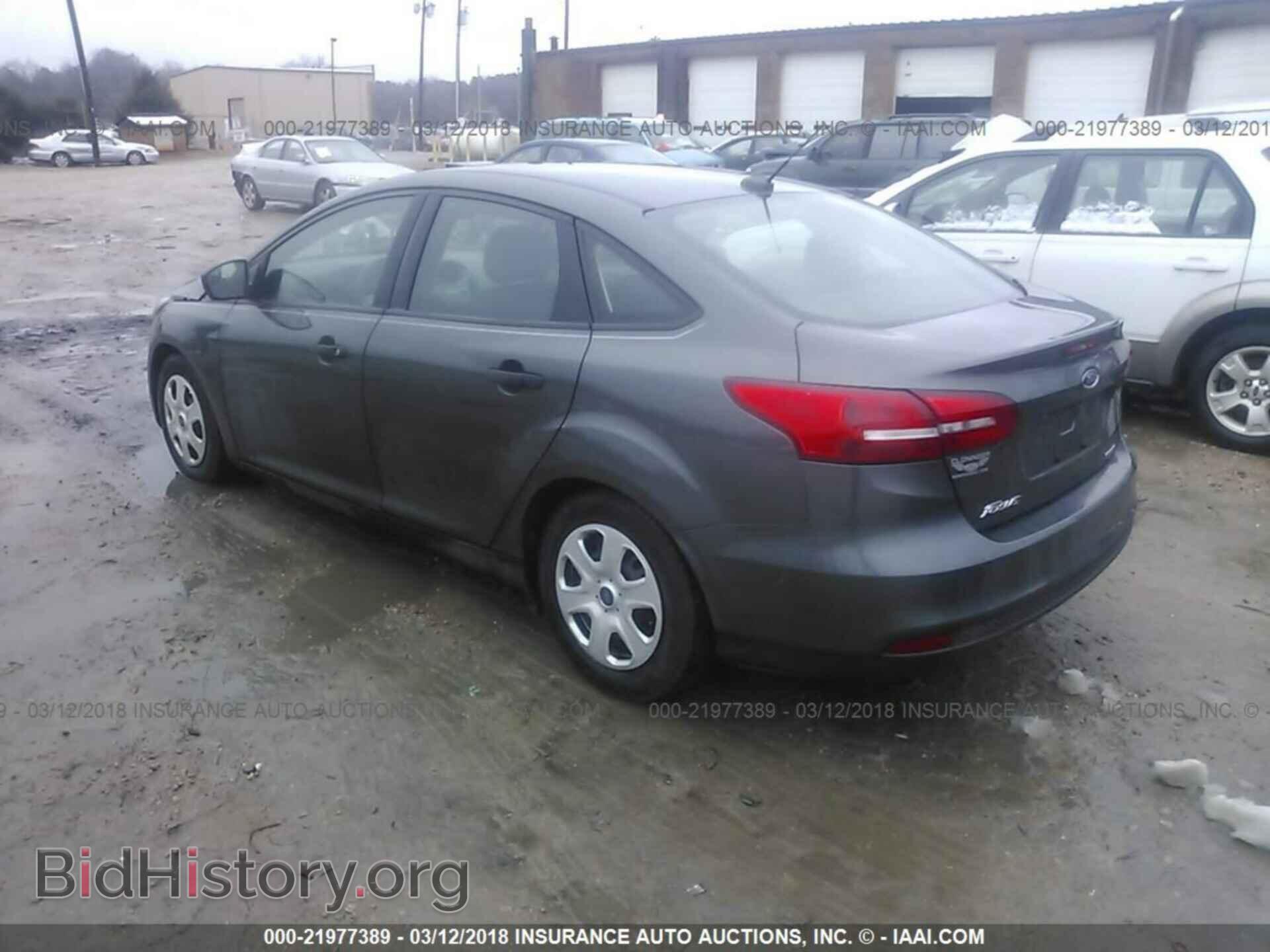 2015 Ford Focus - VIN: 1FADP3E28FL365354 - Photo 3