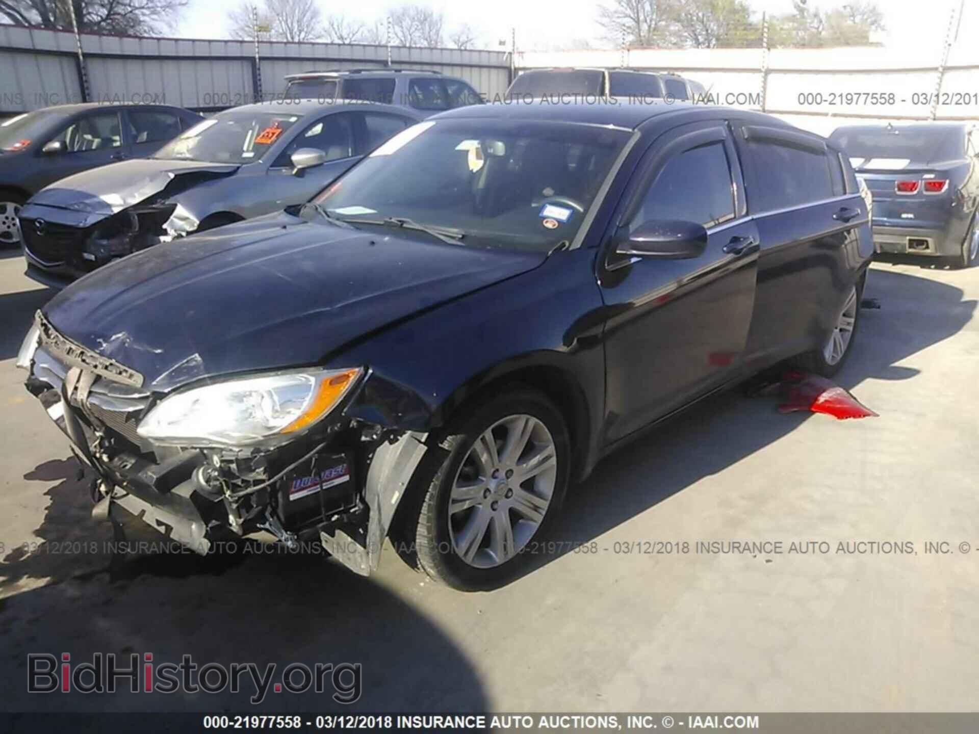 2013 Chrysler 200 - VIN: 1C3CCBBB4DN687141 - Photo 2