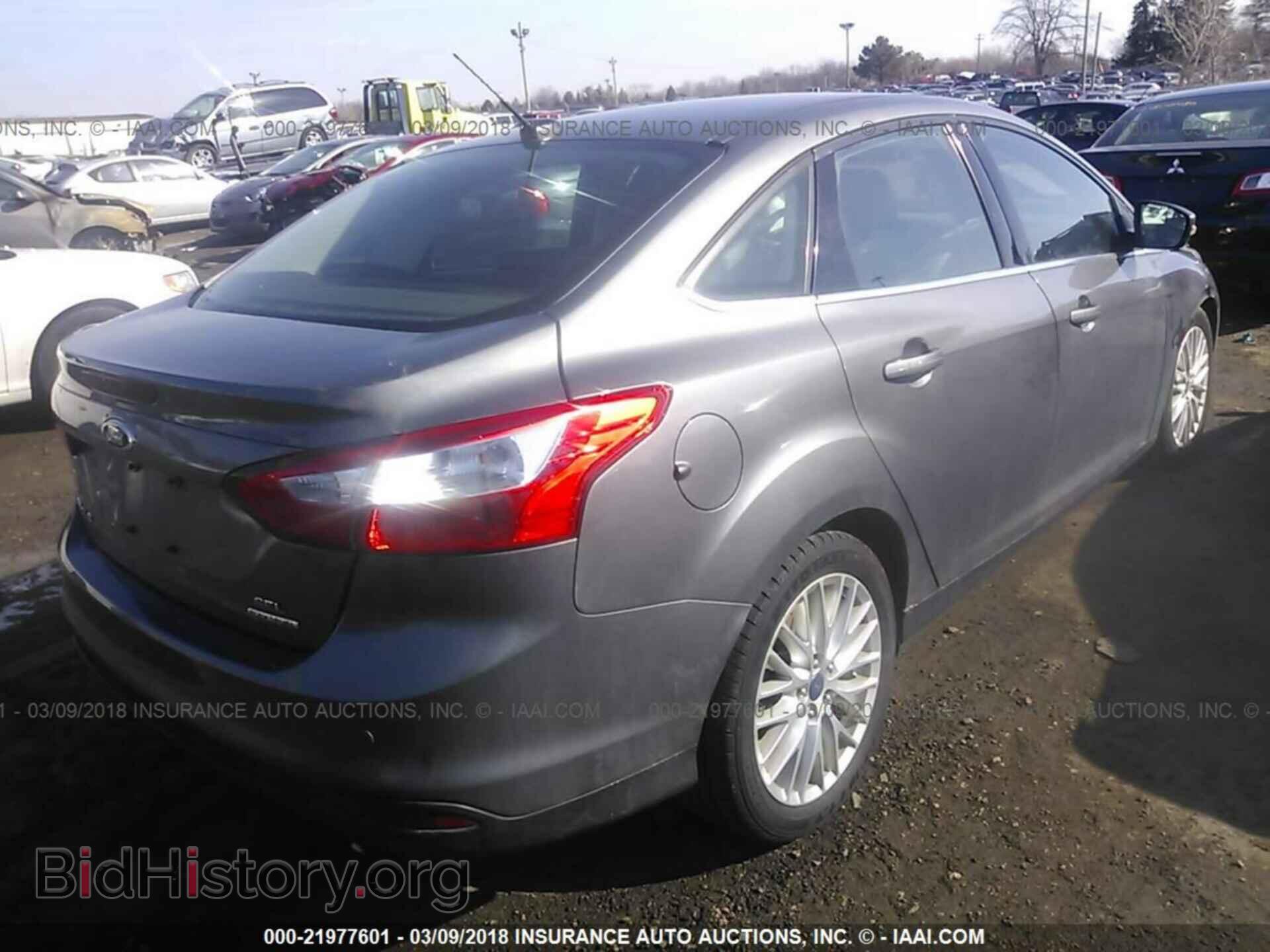 2012 Ford Focus - VIN: 1FAHP3H28CL423794 - Photo 4