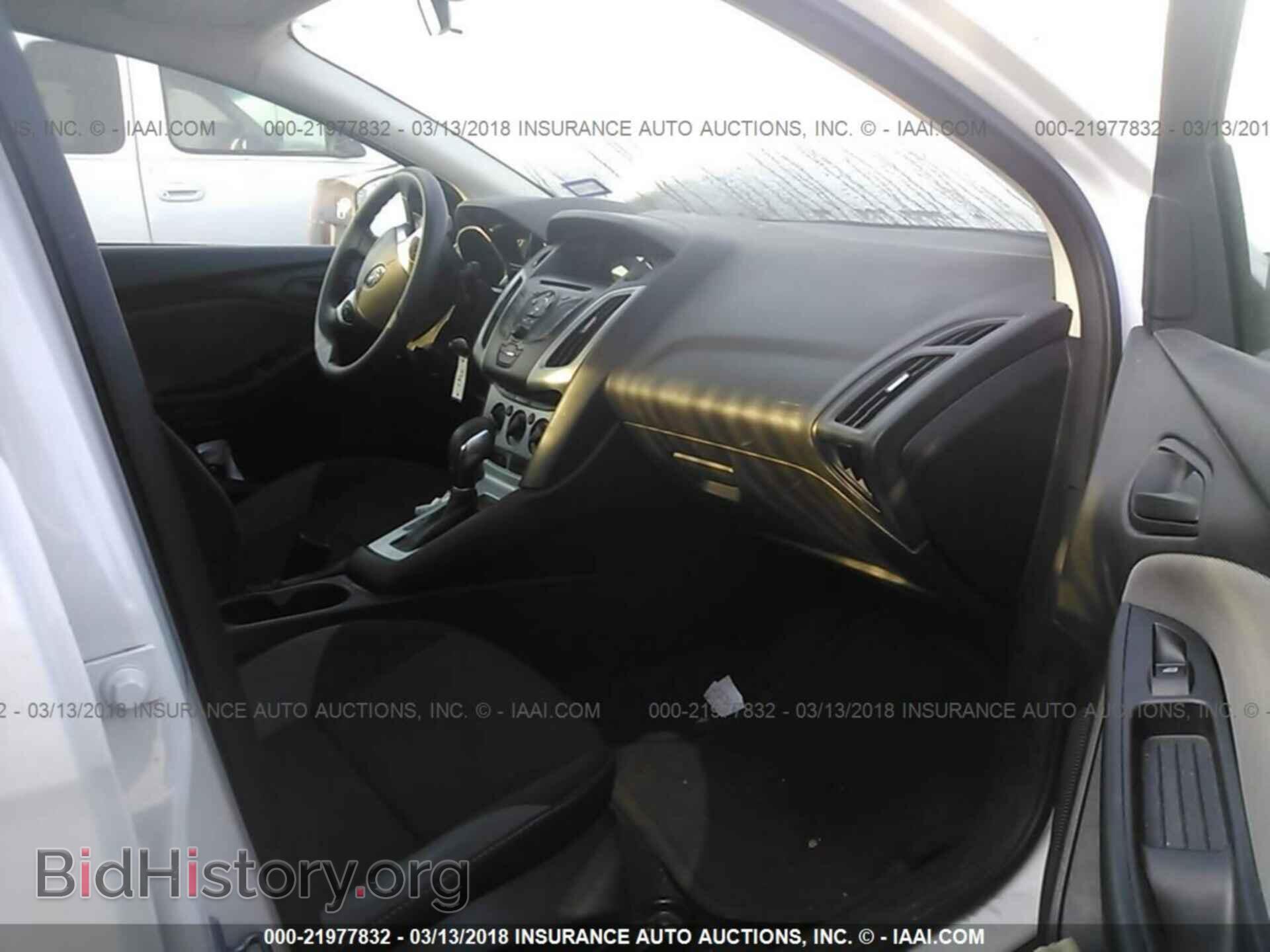 2012 Ford Focus - VIN: 1FAHP3F28CL417982 - Photo 5