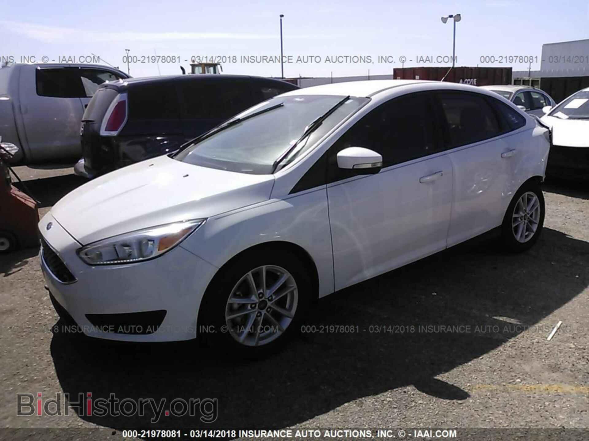 2016 Ford Focus - VIN: 1FADP3F21GL383386 - Photo 2