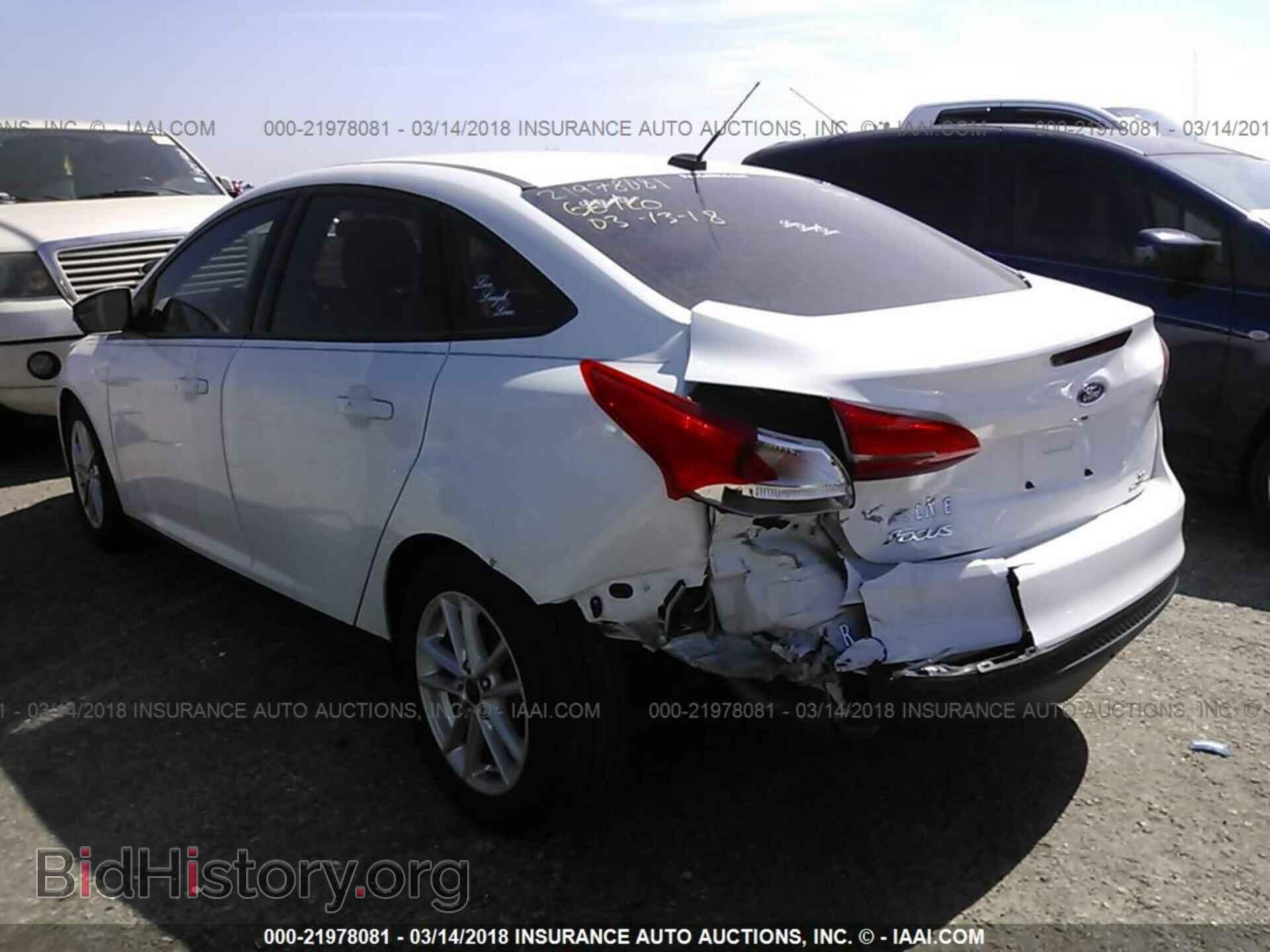 2016 Ford Focus - VIN: 1FADP3F21GL383386 - Photo 3