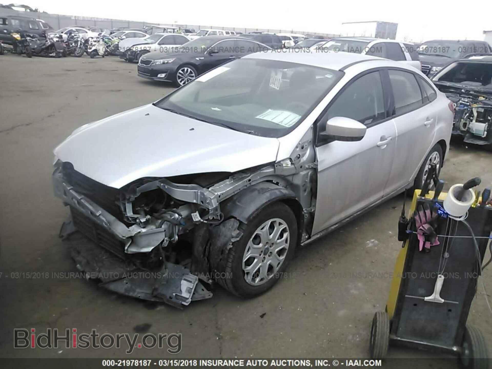 2012 Ford Focus - VIN: 1FAHP3F22CL454932 - Photo 2