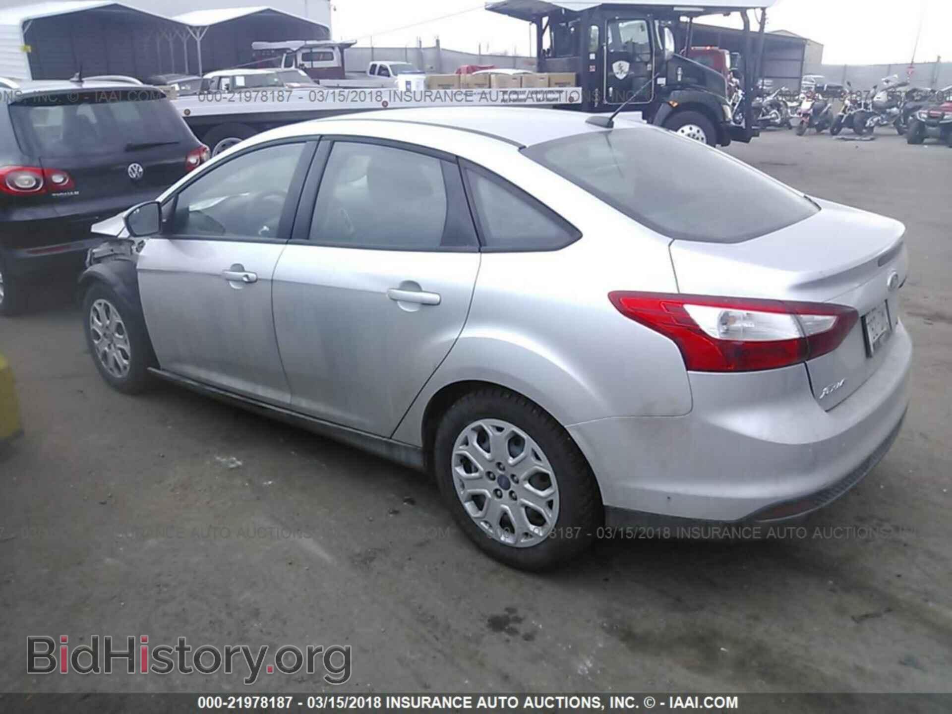 2012 Ford Focus - VIN: 1FAHP3F22CL454932 - Photo 3