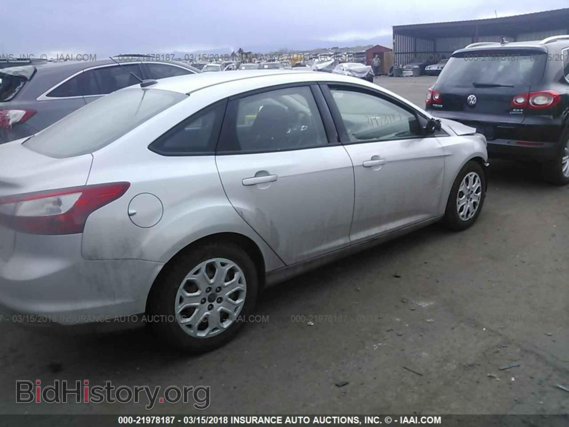 2012 Ford Focus - VIN: 1FAHP3F22CL454932 - Photo 4