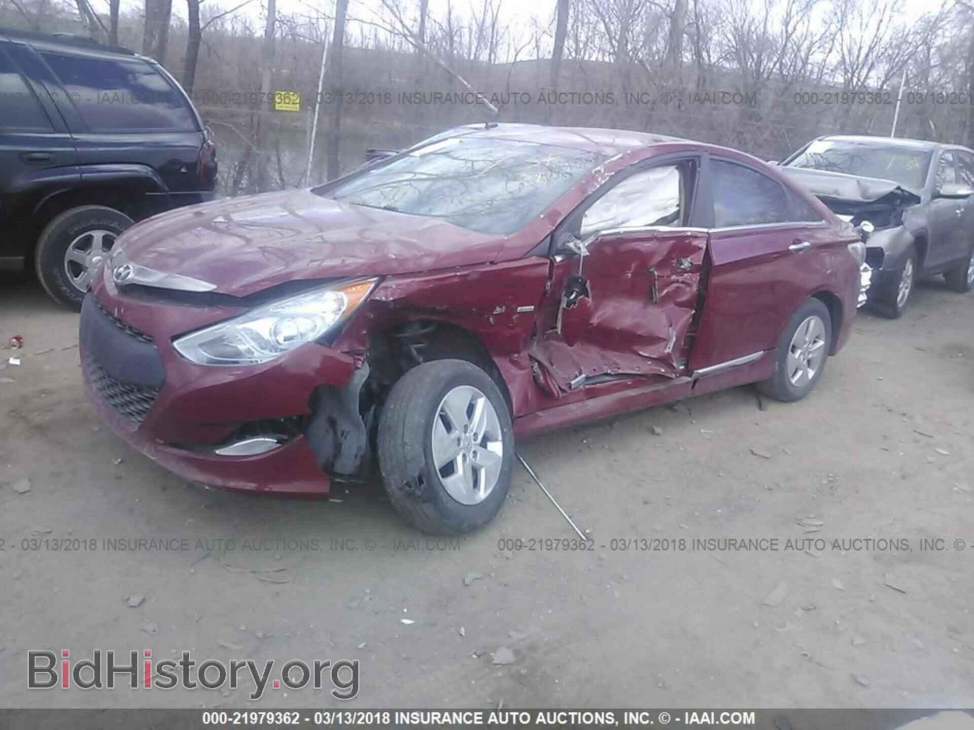 2012 Hyundai Sonata - VIN: KMHEC4A48CA019945 - Photo 2