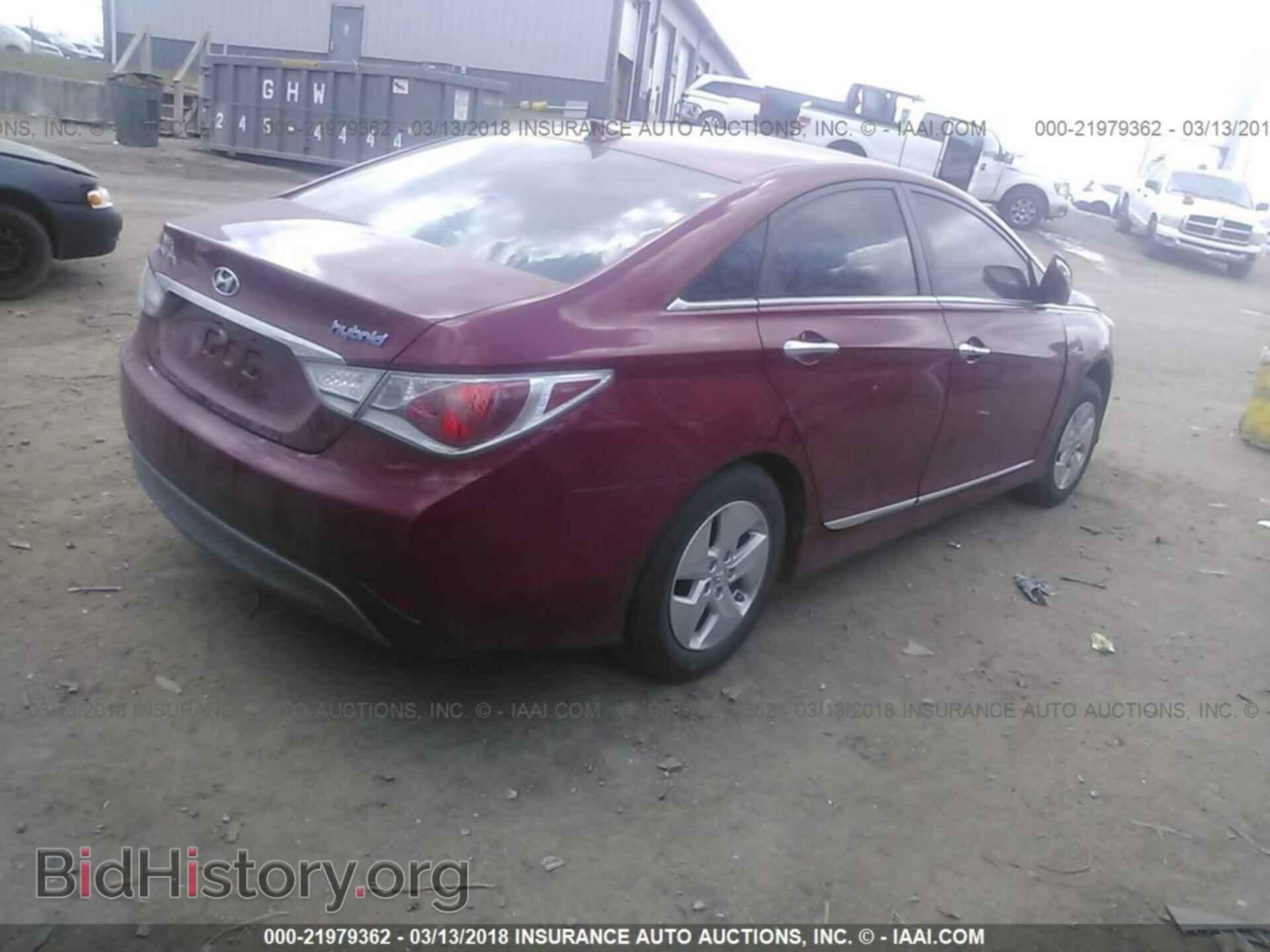 2012 Hyundai Sonata - VIN: KMHEC4A48CA019945 - Photo 4